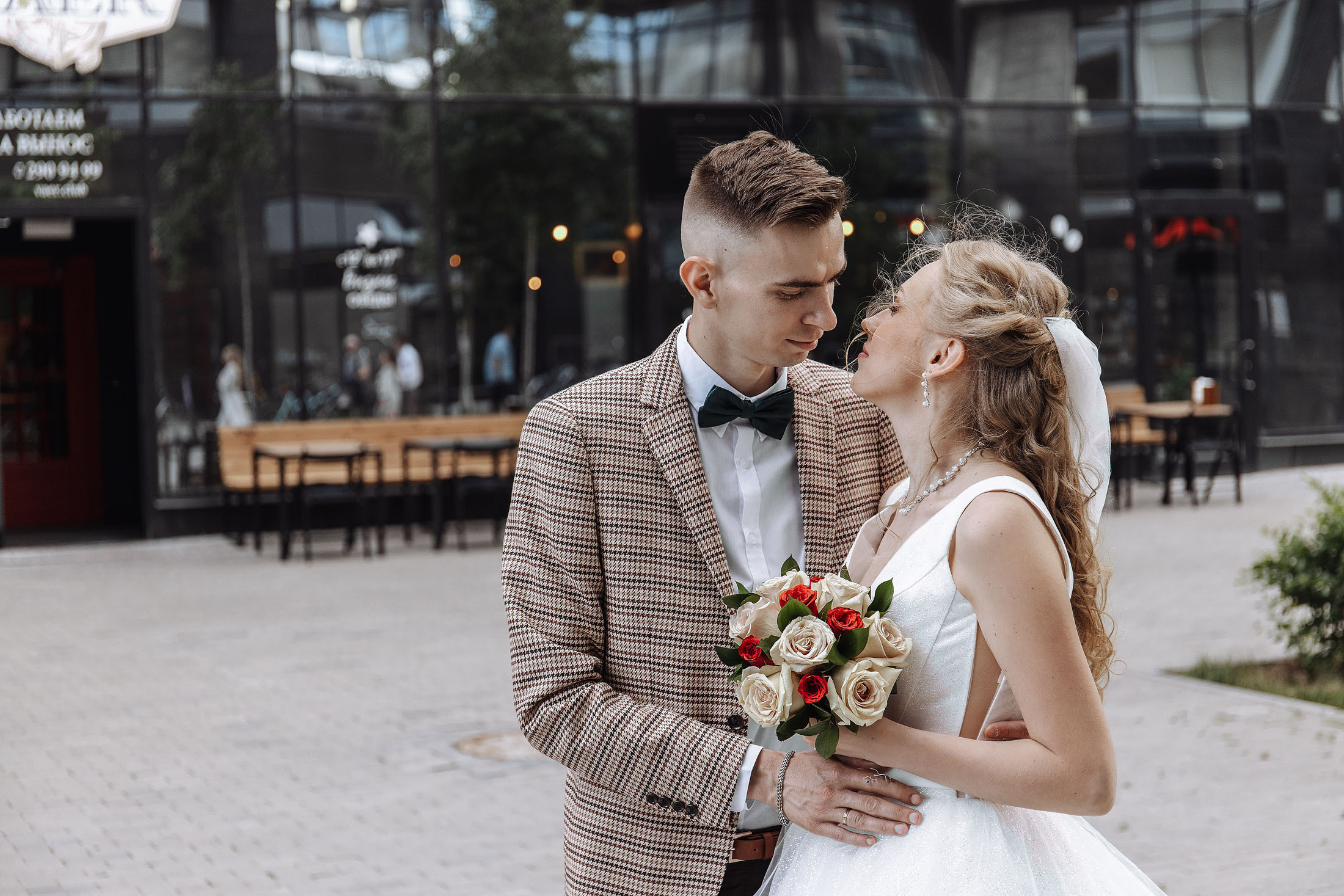 первый поцелуй жениха и невесты