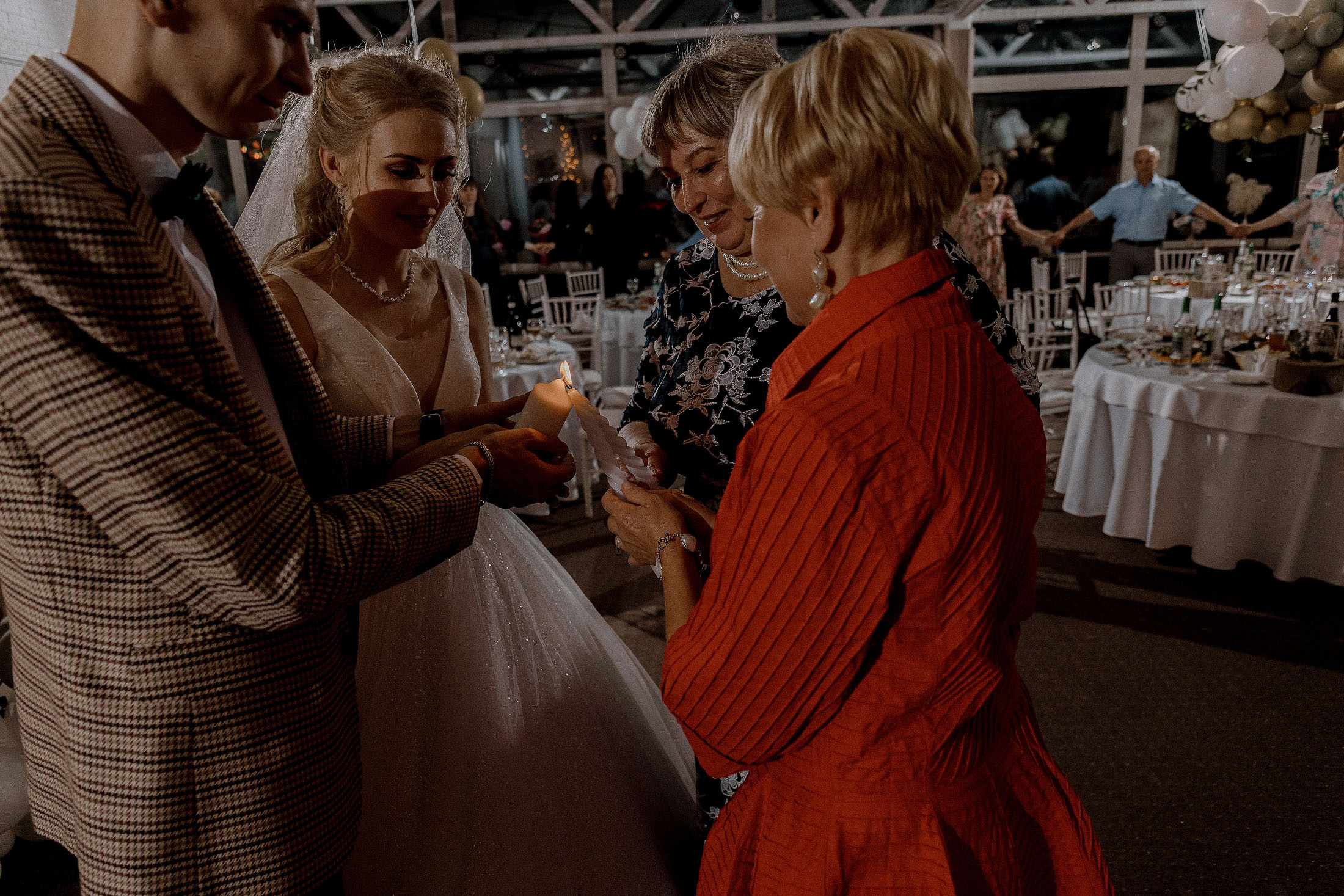 семейный очаг на свадьбе