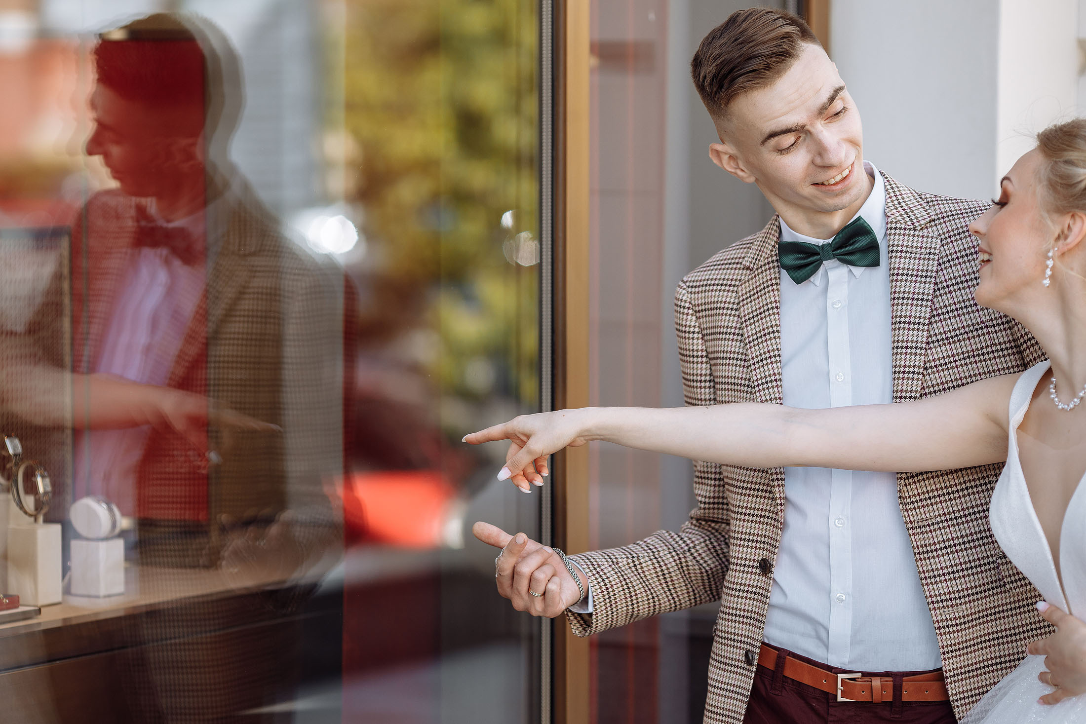 подари мне вот то колечко