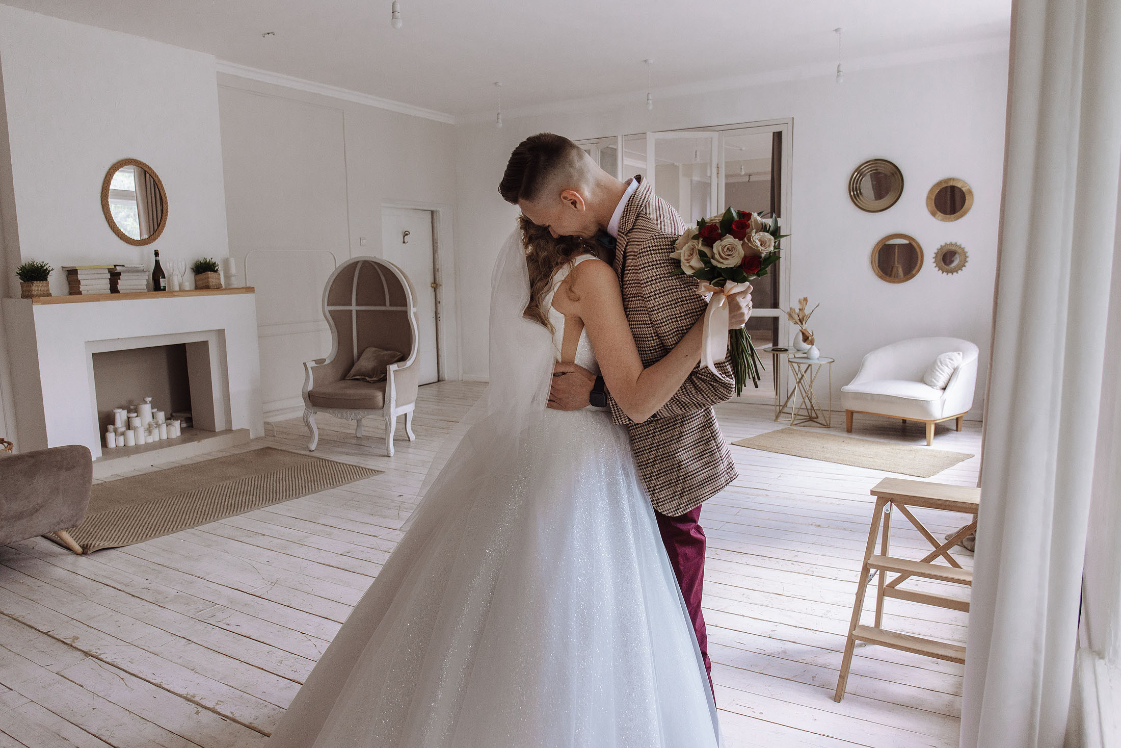 встреча жениха и невесты в студии