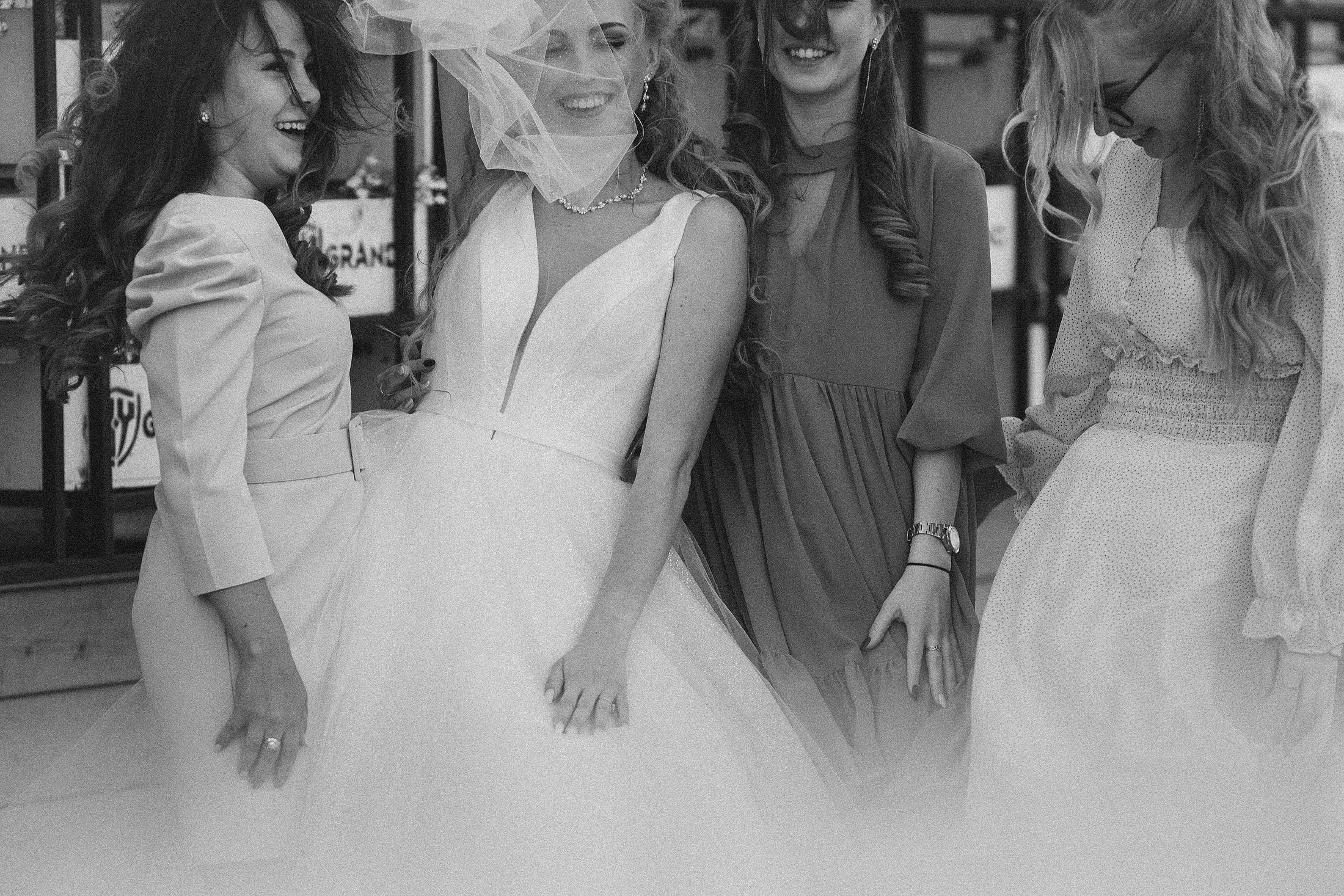 веселые подруги невесты