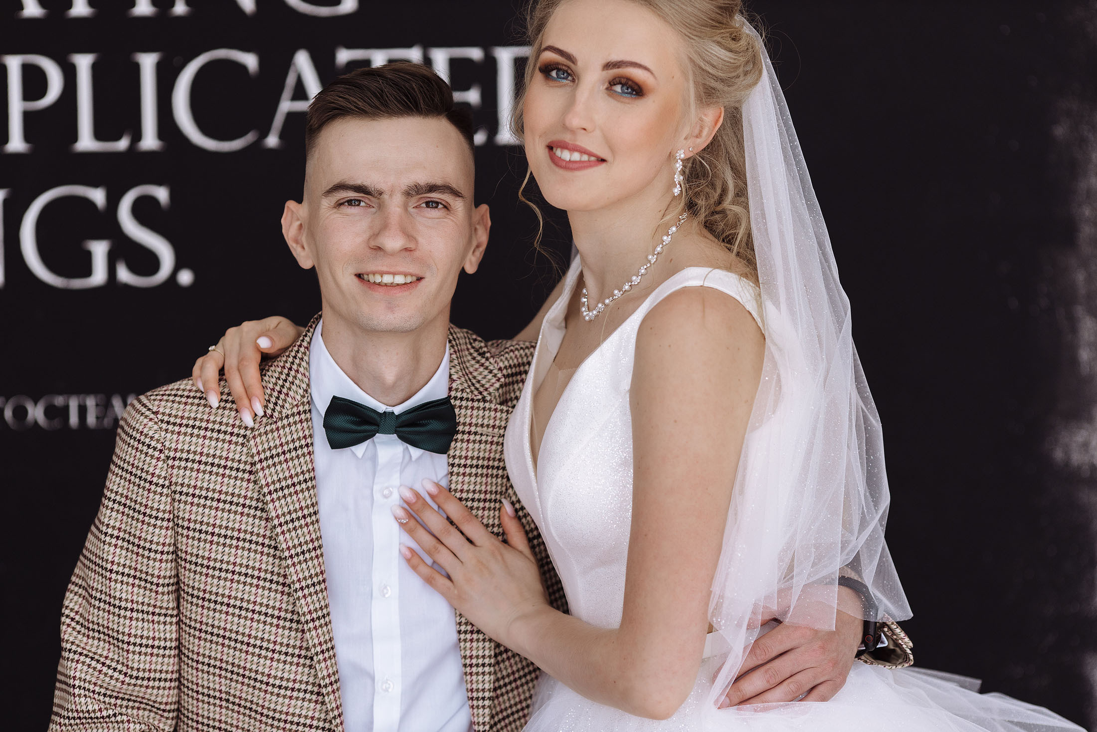 портрет молодожен на свадьбу в студии