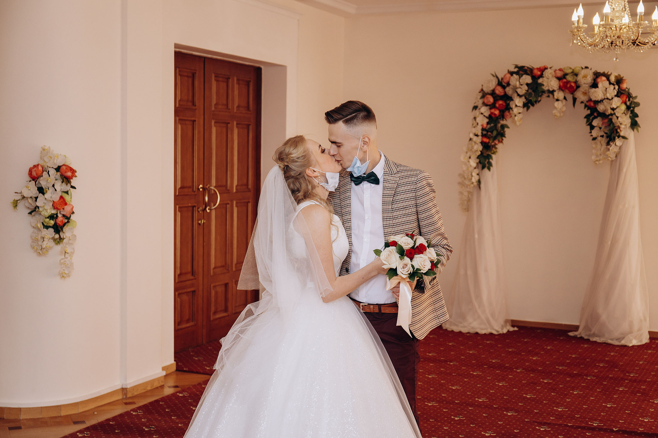 Свадебная съемка в студии и на улице. Свадебный фотограф в Екатеринбурге Илья Корсаков