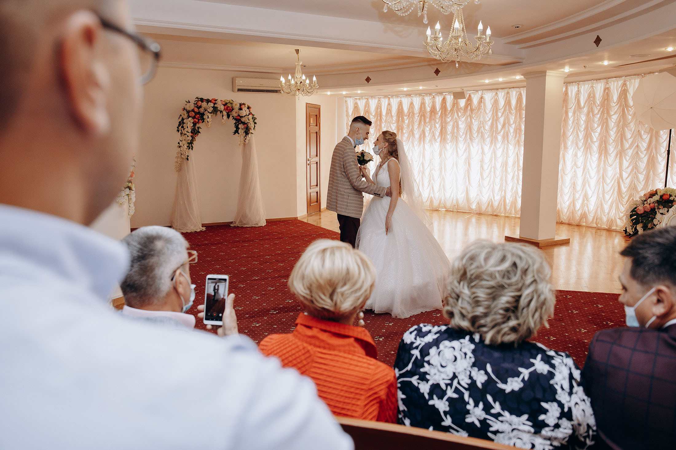 первый танец молодых в загсе