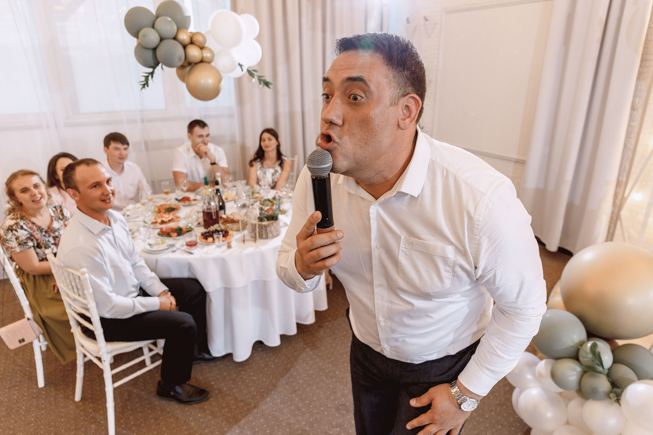 ведущий на свадьбе жгет