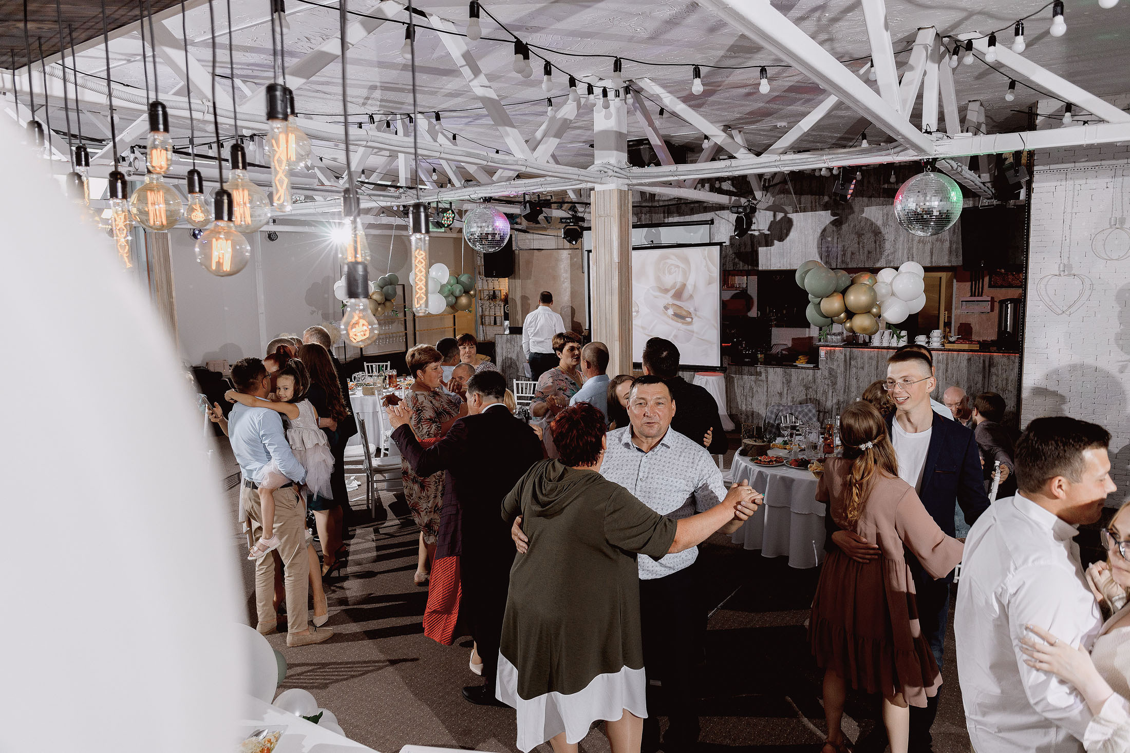 дискотека гостей  на свадебном банкете