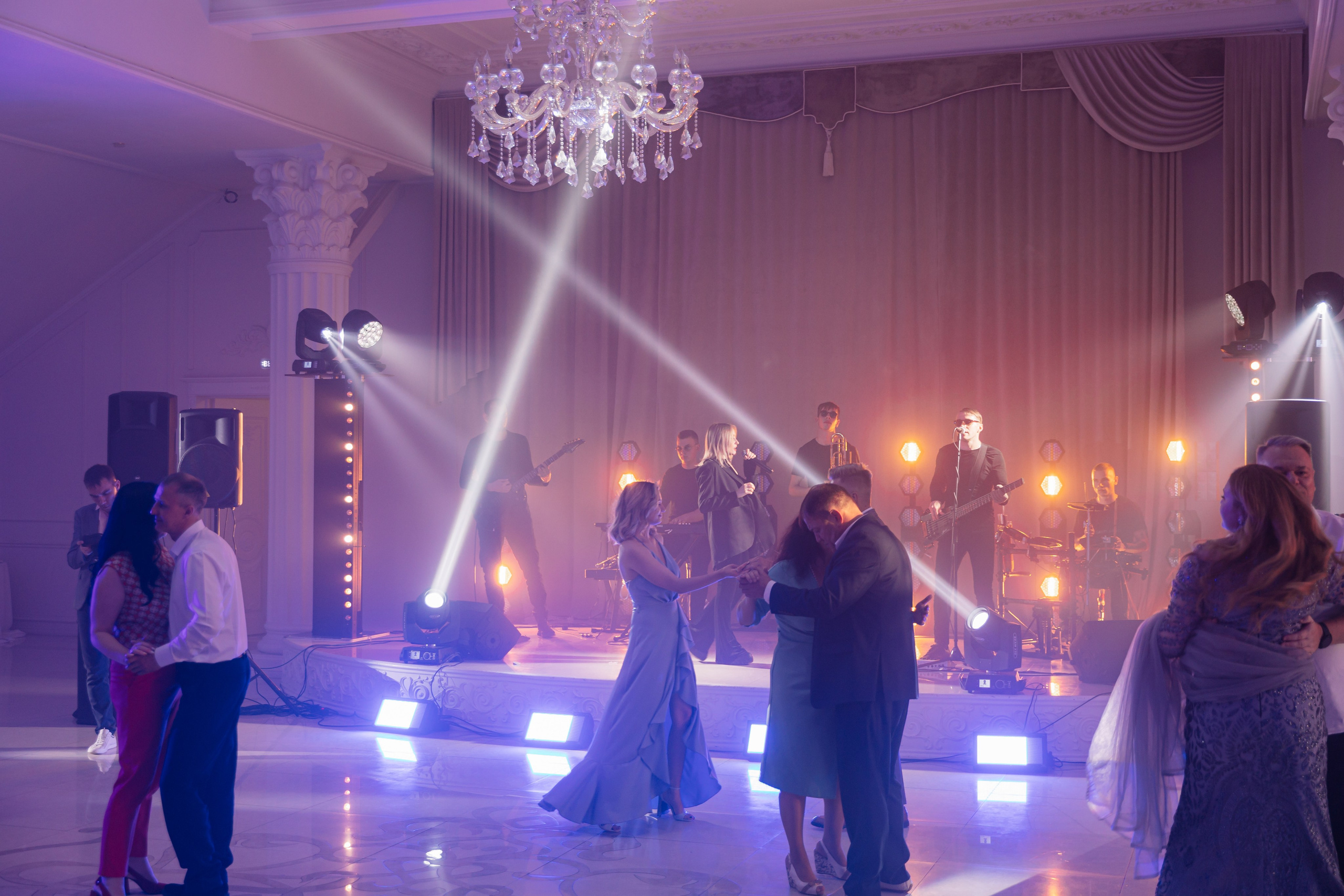 Банкет в Даймонд. Свет на свадьбу Нижний Новгород Friends Rent