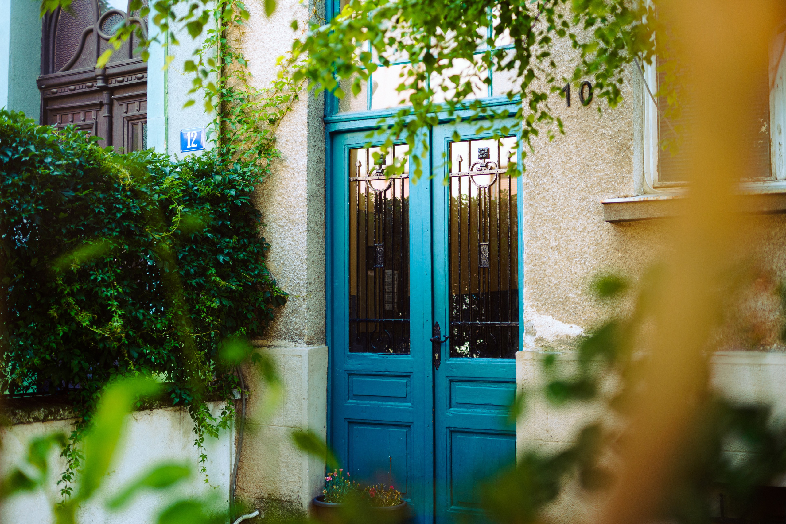 Urban and Street. Oleg Kozachok — Photographer with Protanopia | Portraits, Texture & Light