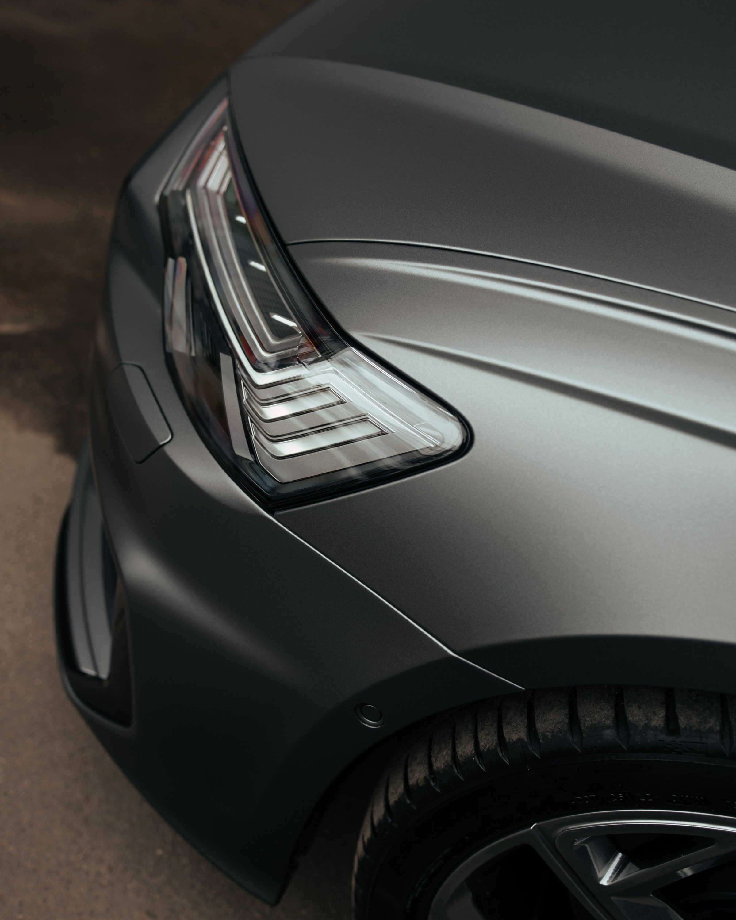 Audi A6 2 раза поменяла цвет, оклейка с проемами в зеленый и преклейка в серый. DeLorein