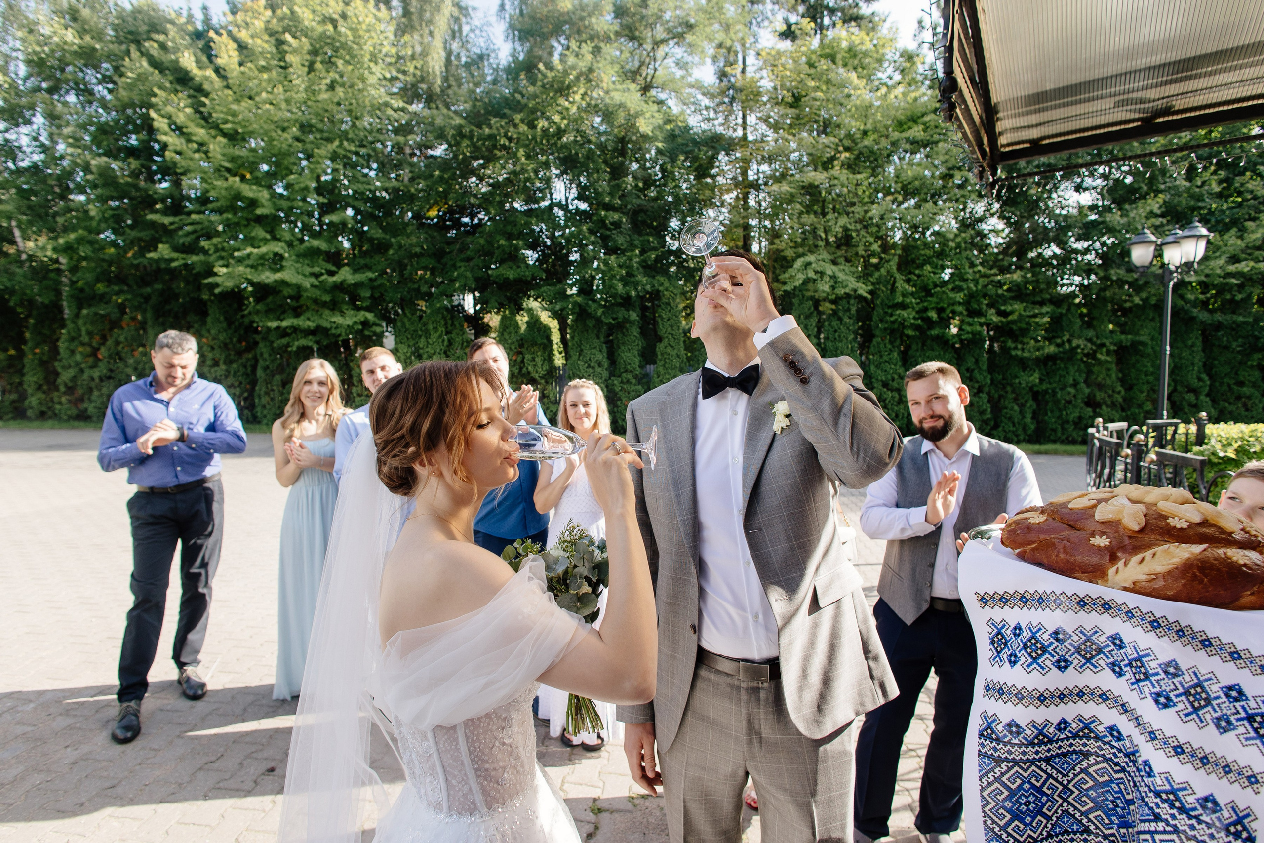 Свадебное утро в Hyatt Regency Хаятт Редженси, свадебная прогулка на Арме и банкет в О’Шалей. Свадебный и семейный фотограф Екатерина Иванова