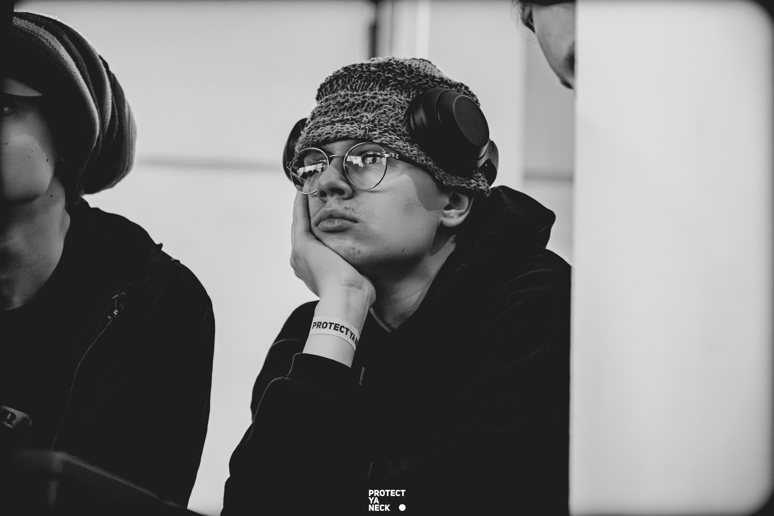 PROTECT YA NECK 22/03 (@youlovebu). Соня бу тебя сфоткала