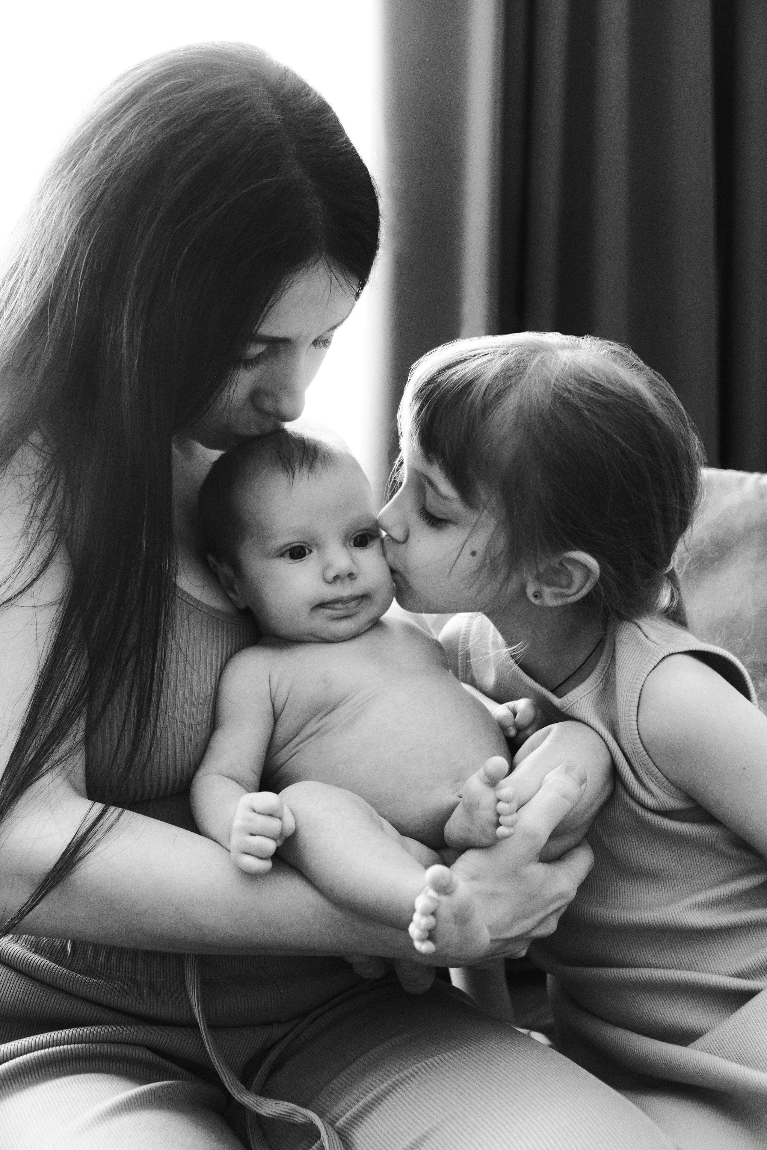 Маша с дочерьми. Фотограф Наташа Лисица