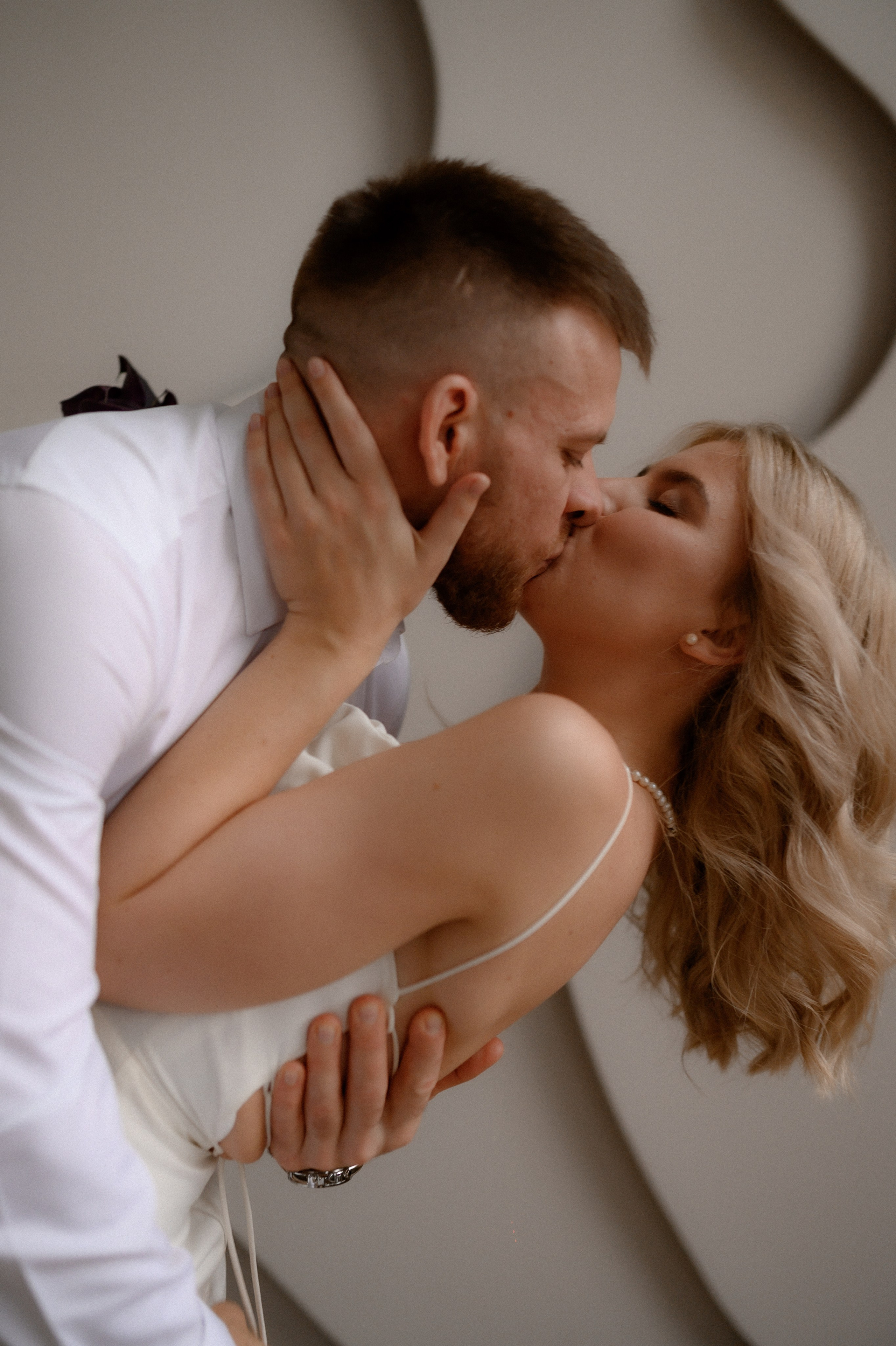 Коля и Алёна в студии. Семейный и свадебный lifestyle-фотограф в Москве Мария Петрова