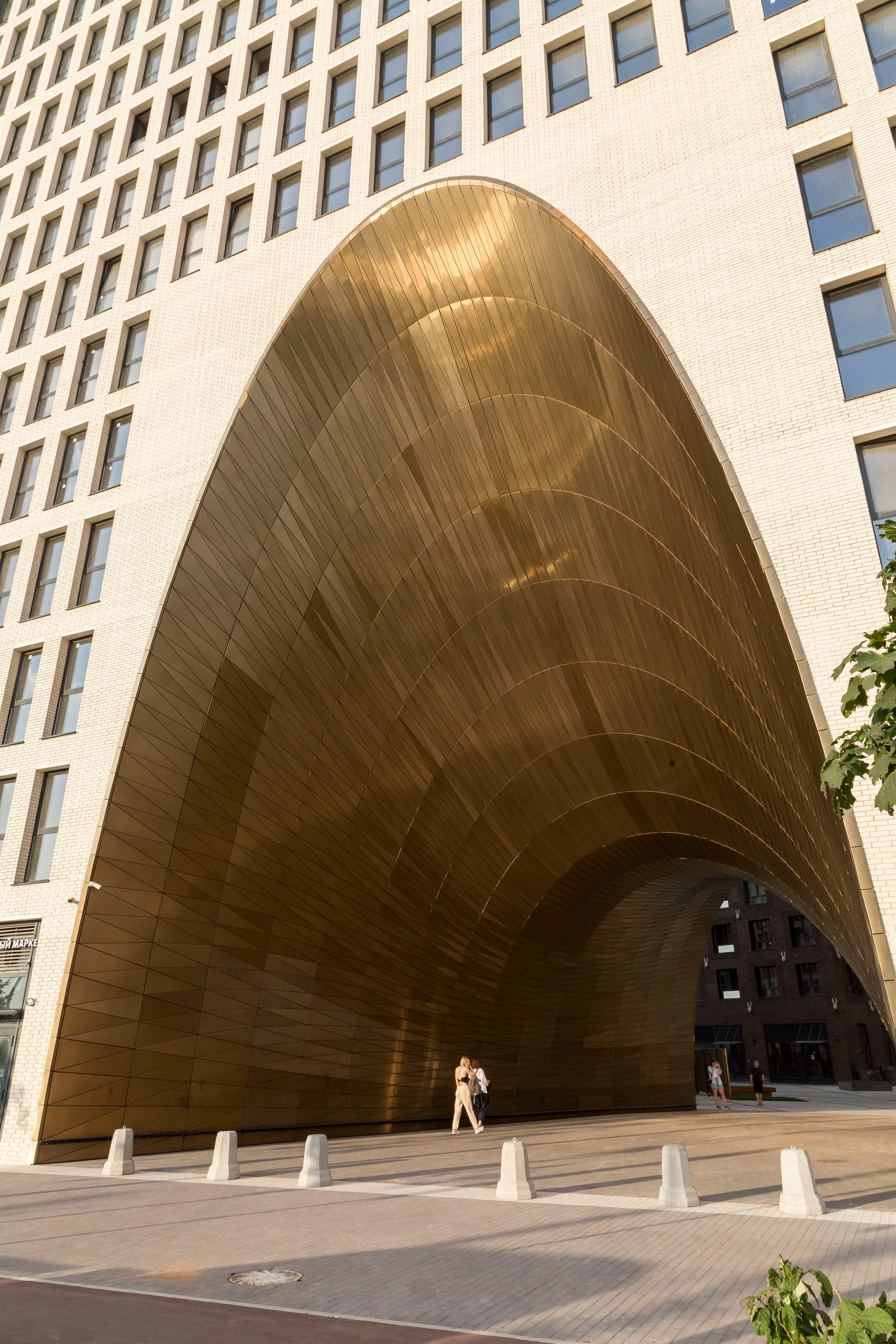 ЗИЛАРТ. Дом с золотой аркой