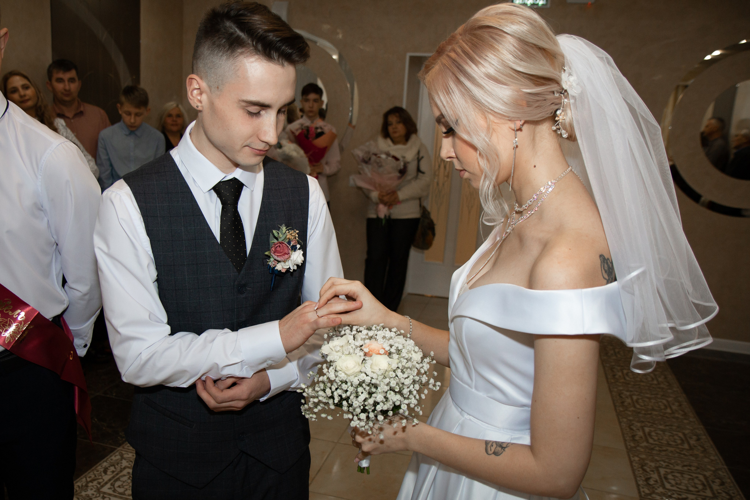 Свадебная фотосессия в Шелехове. Фотограф в Шелехове, лучшие выпускные альбомы в Шелехове