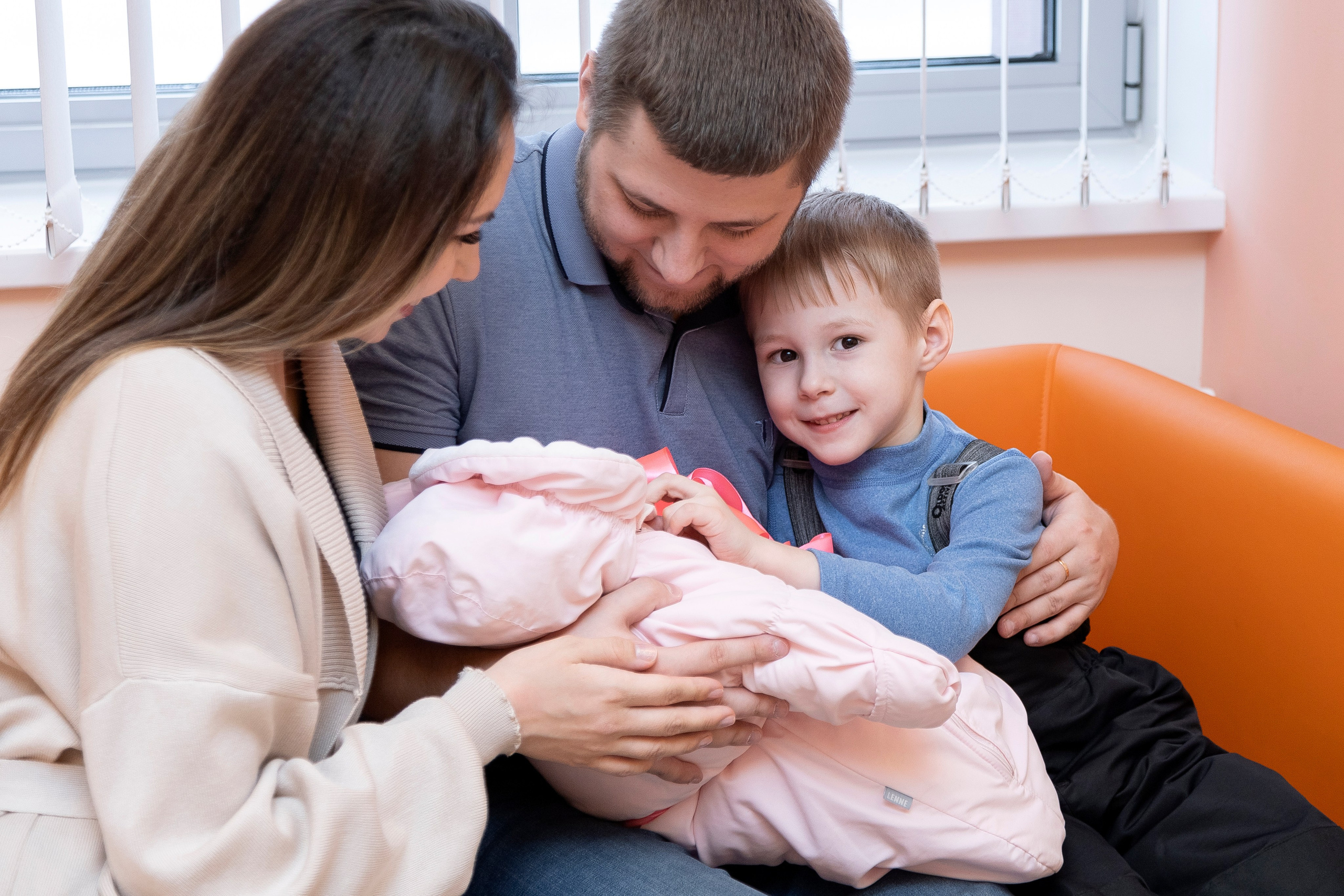 Выписка из роддома. Семейный фотограф в Сургуте Тимершина Мария