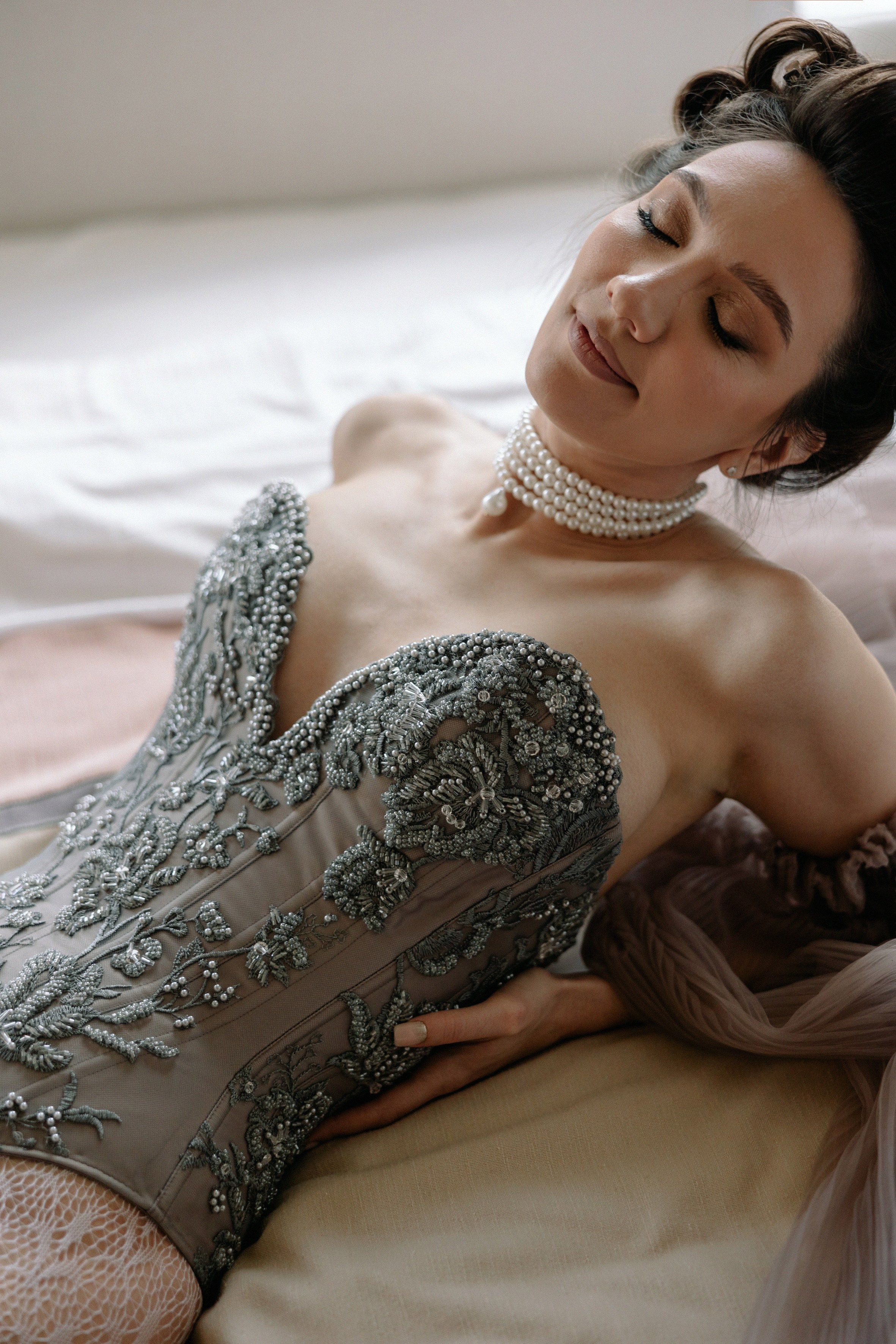 нежное утро невесты фотосессия на кровати