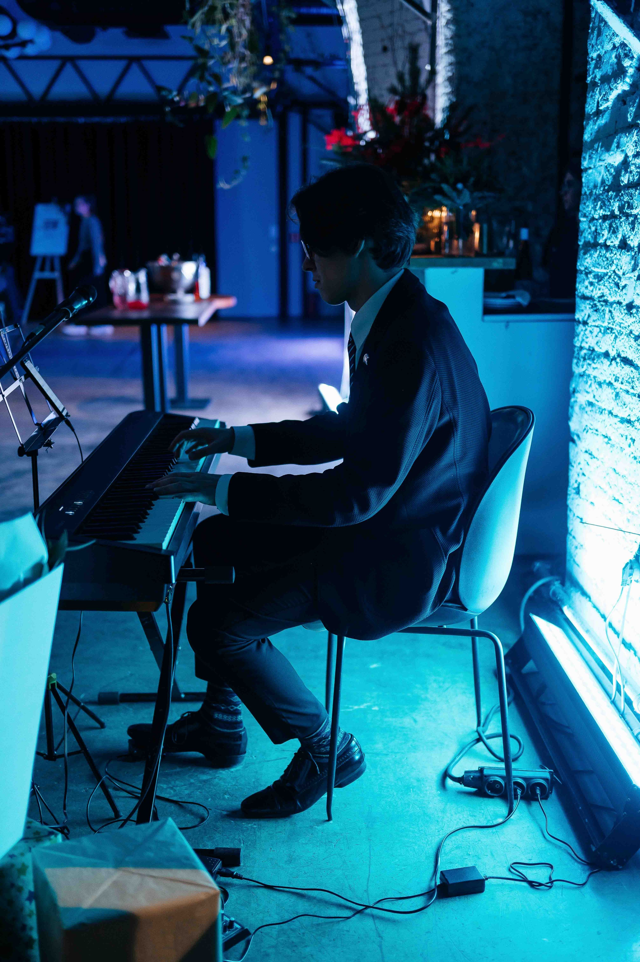 Утро невесты в гостинице. Свадебный и семейный фотограф в Котласе Никита Попов