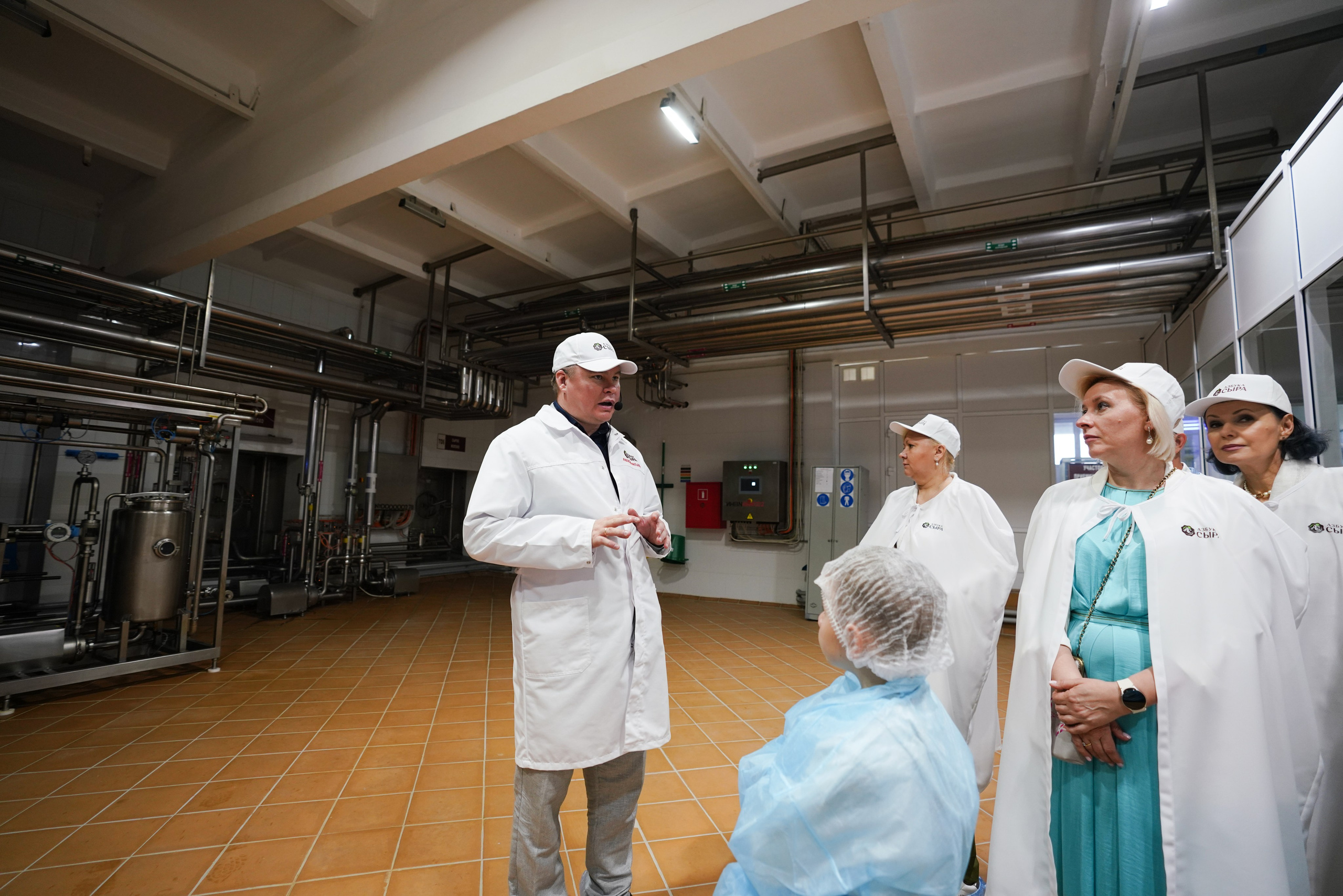 Съемка делегации на заводе Азбука сыра. Фотограф Казань