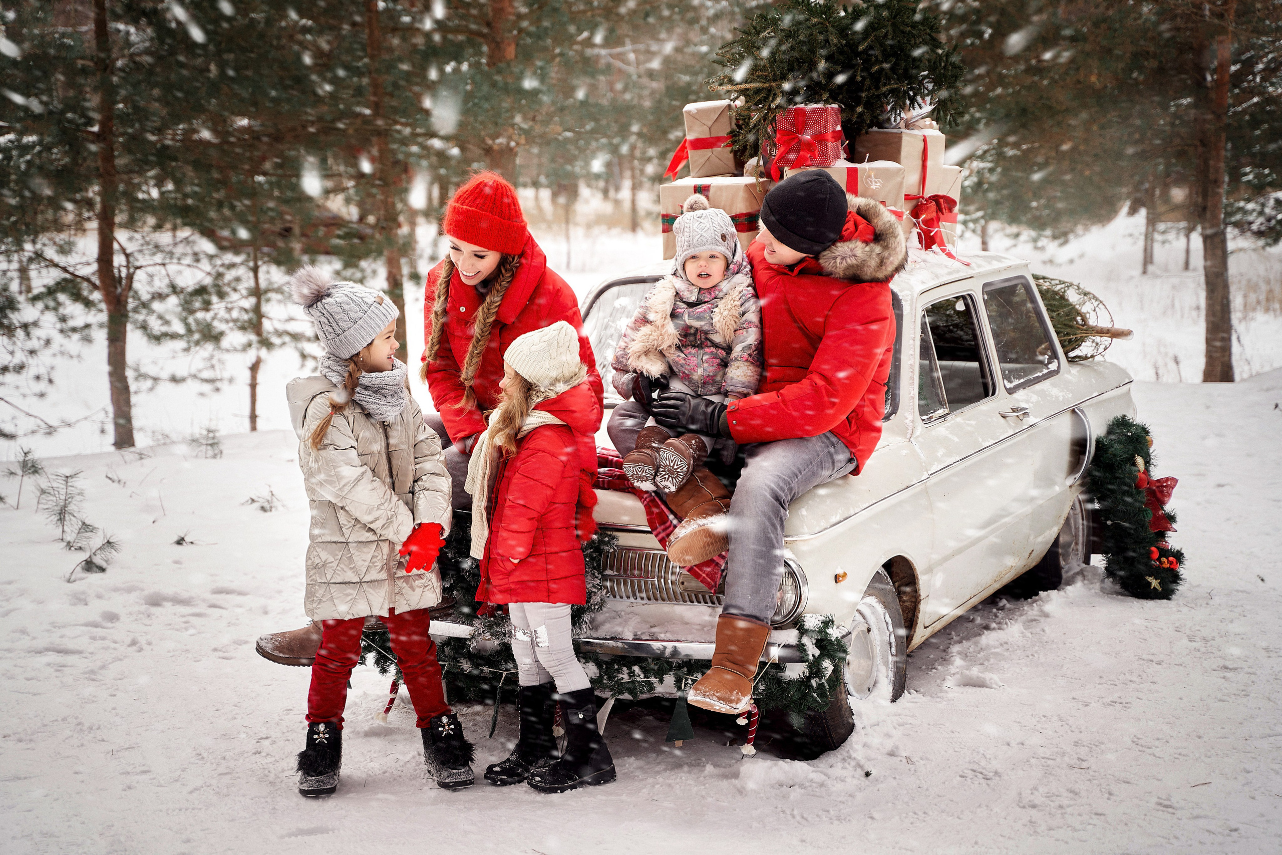 Семья с машиной. Свадебный и семейный фотограф Игорь Елагин