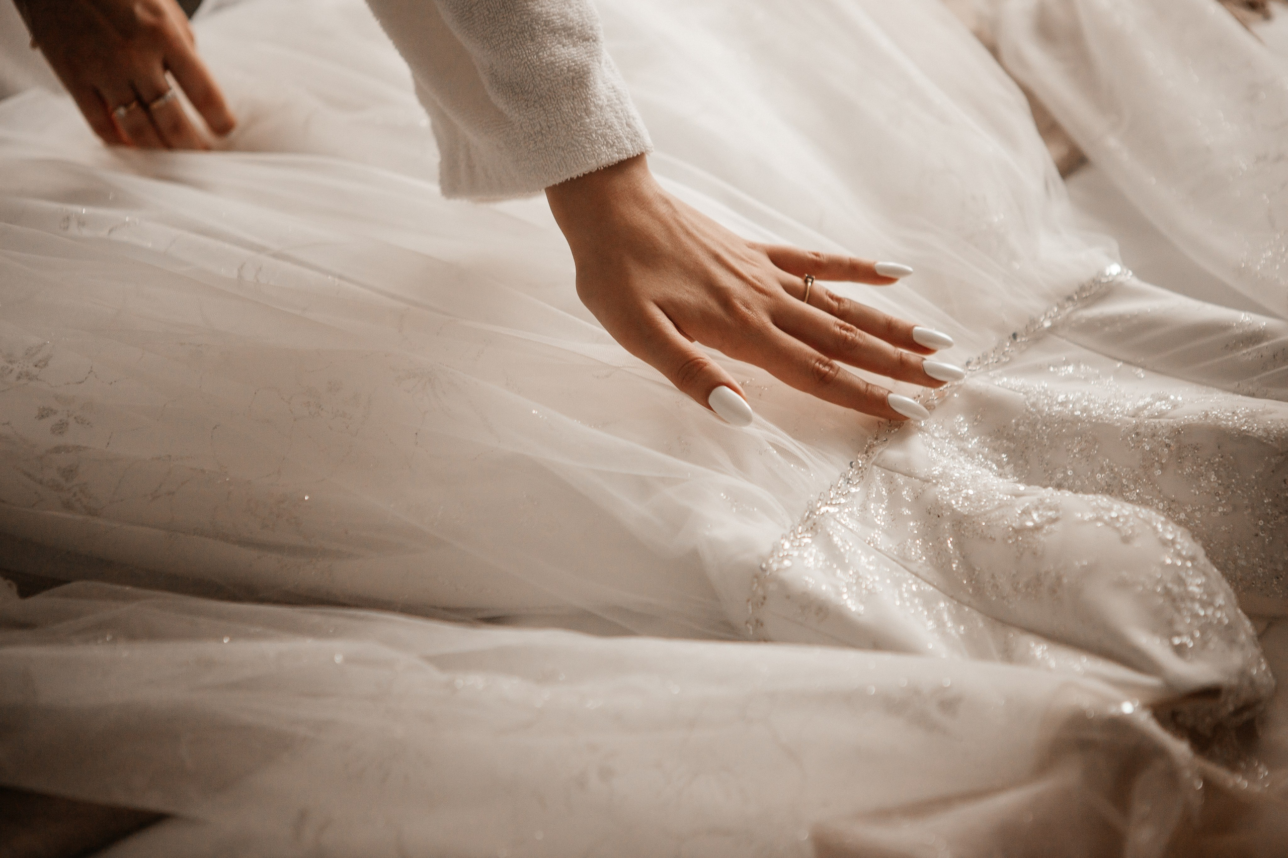 Евгения и Николай утренние сборы. Свадебный фотограф Виктория Чуйко Магнитогорск. Визуал для бизнеса