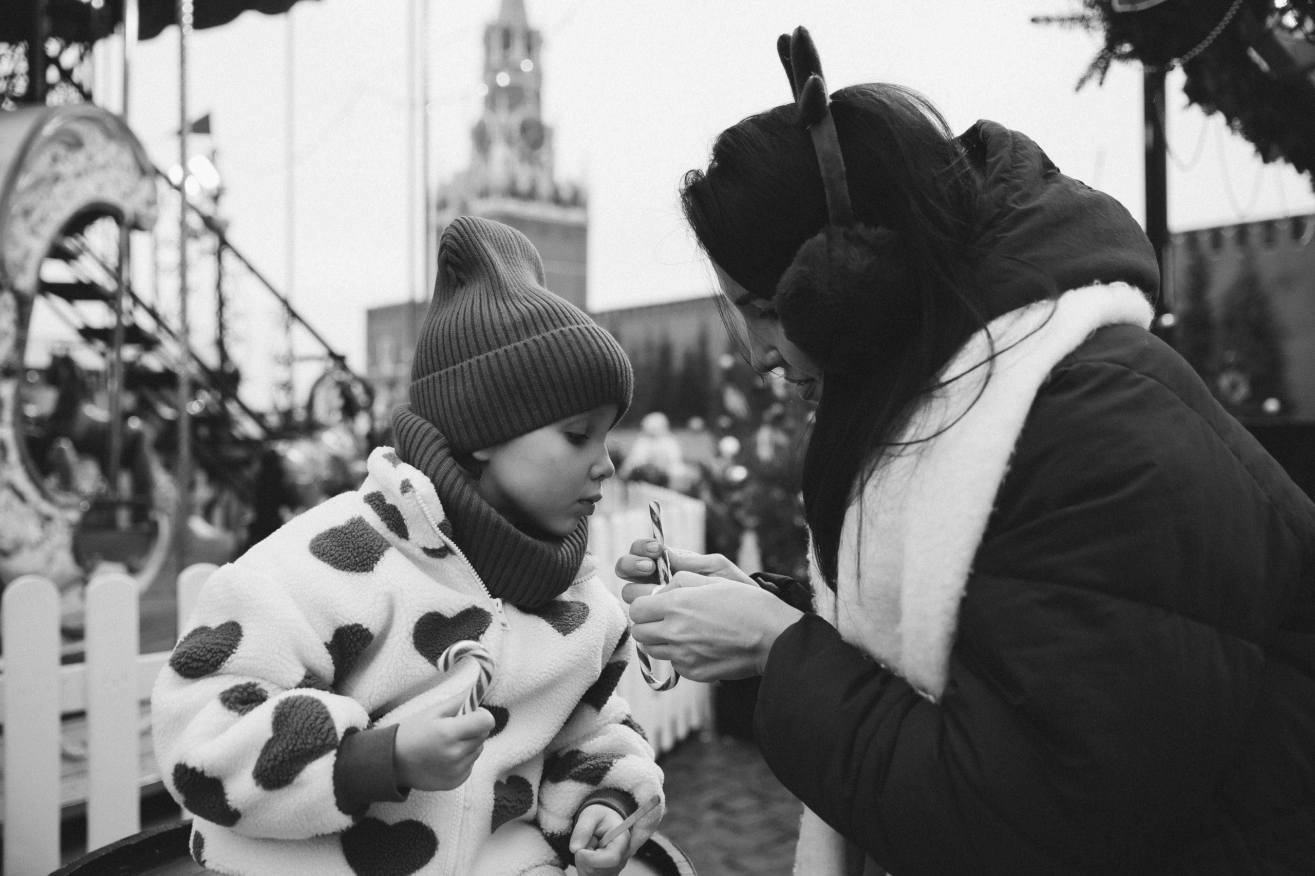 Новогодняя фотосессия на Гум ярмарка мама и дочка. Фотограф Владимир Москва