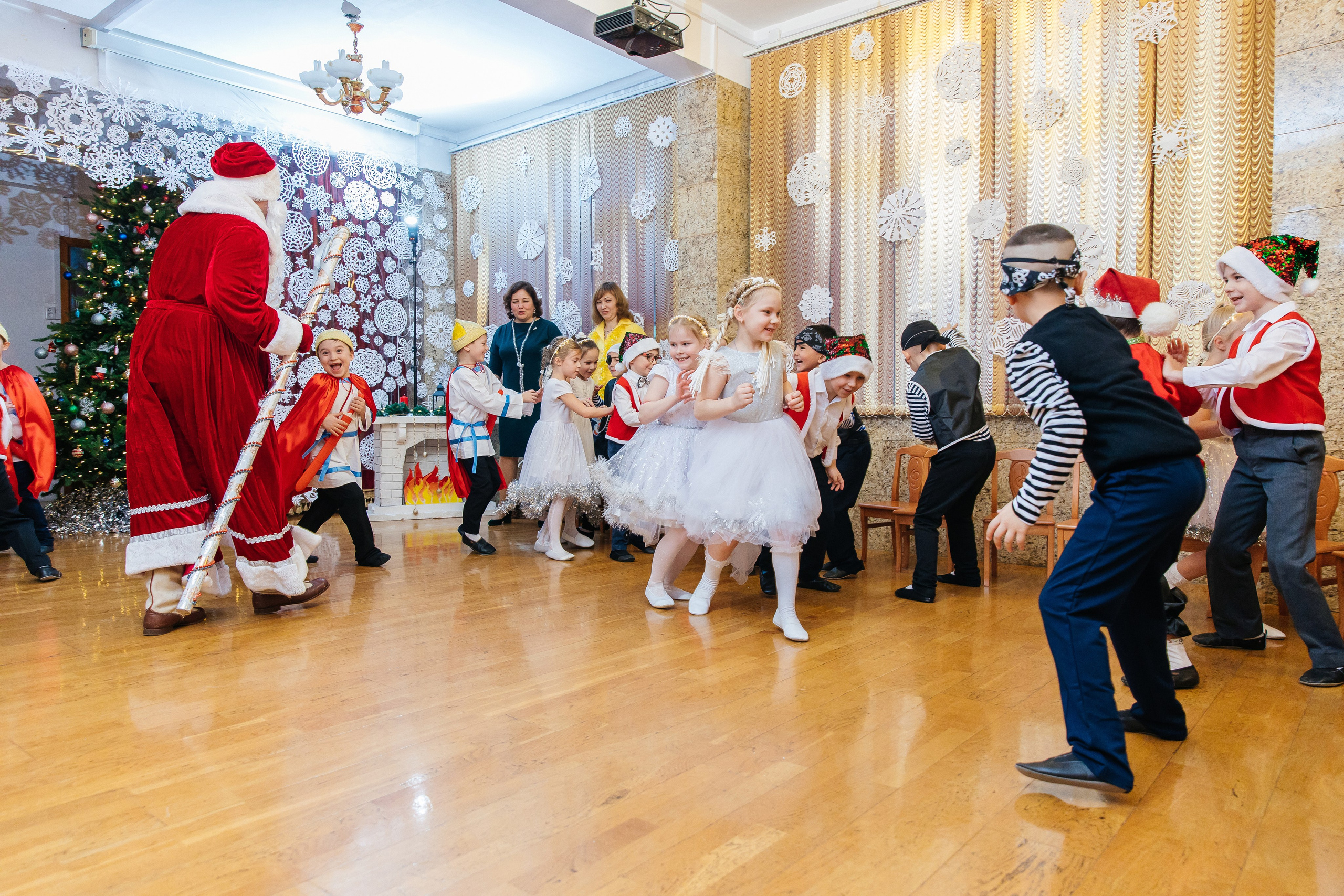 Детский сад № 93 — Утренник (20.12.2024). Свадебный и семейный фотограф Крамар Наталья