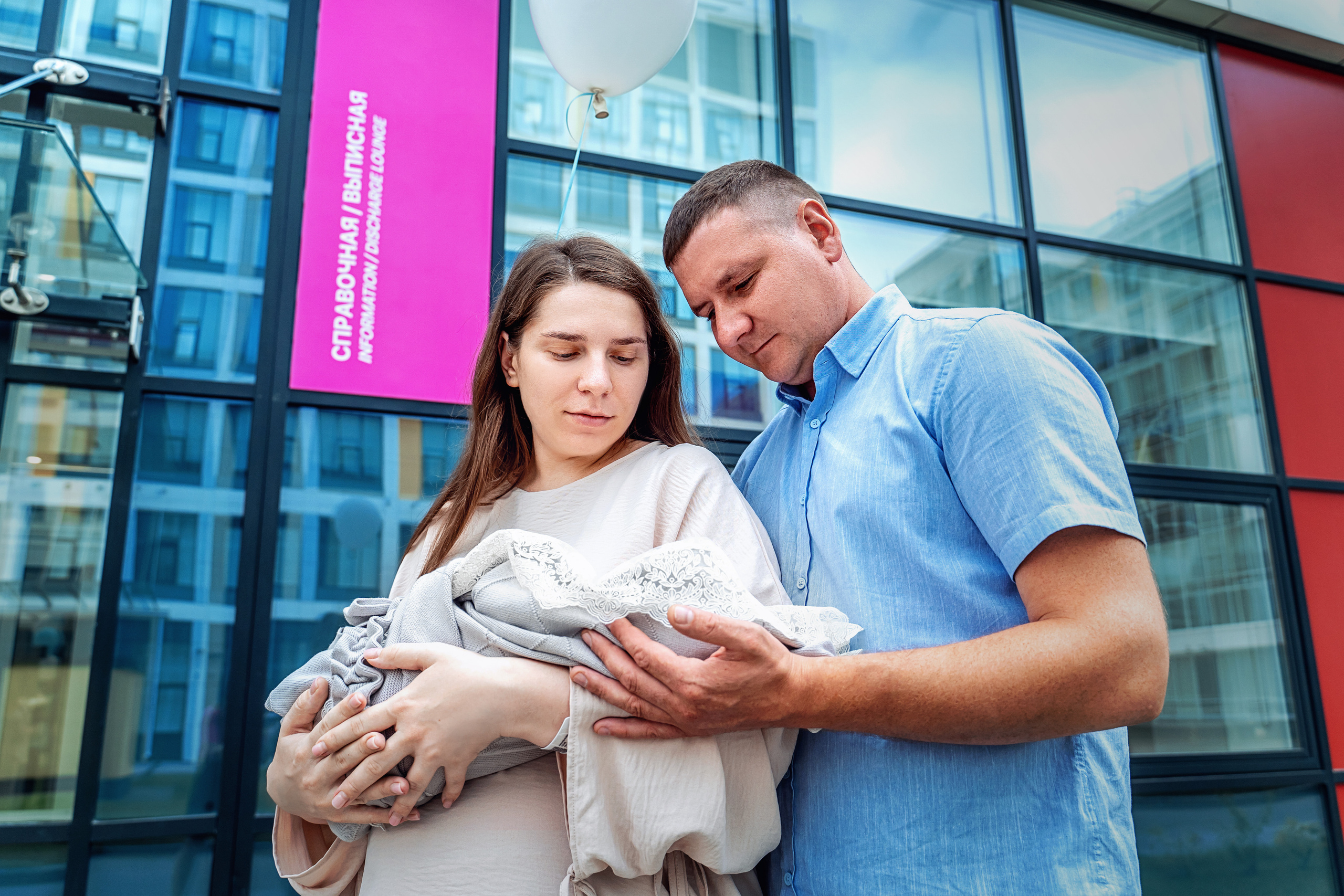 Выписка из роддома ММКЦ Коммунарка. Фотограф на выписку из роддома. Фотограф \ Видеограф на Крещение, Венчание Москва| Семейные съемки