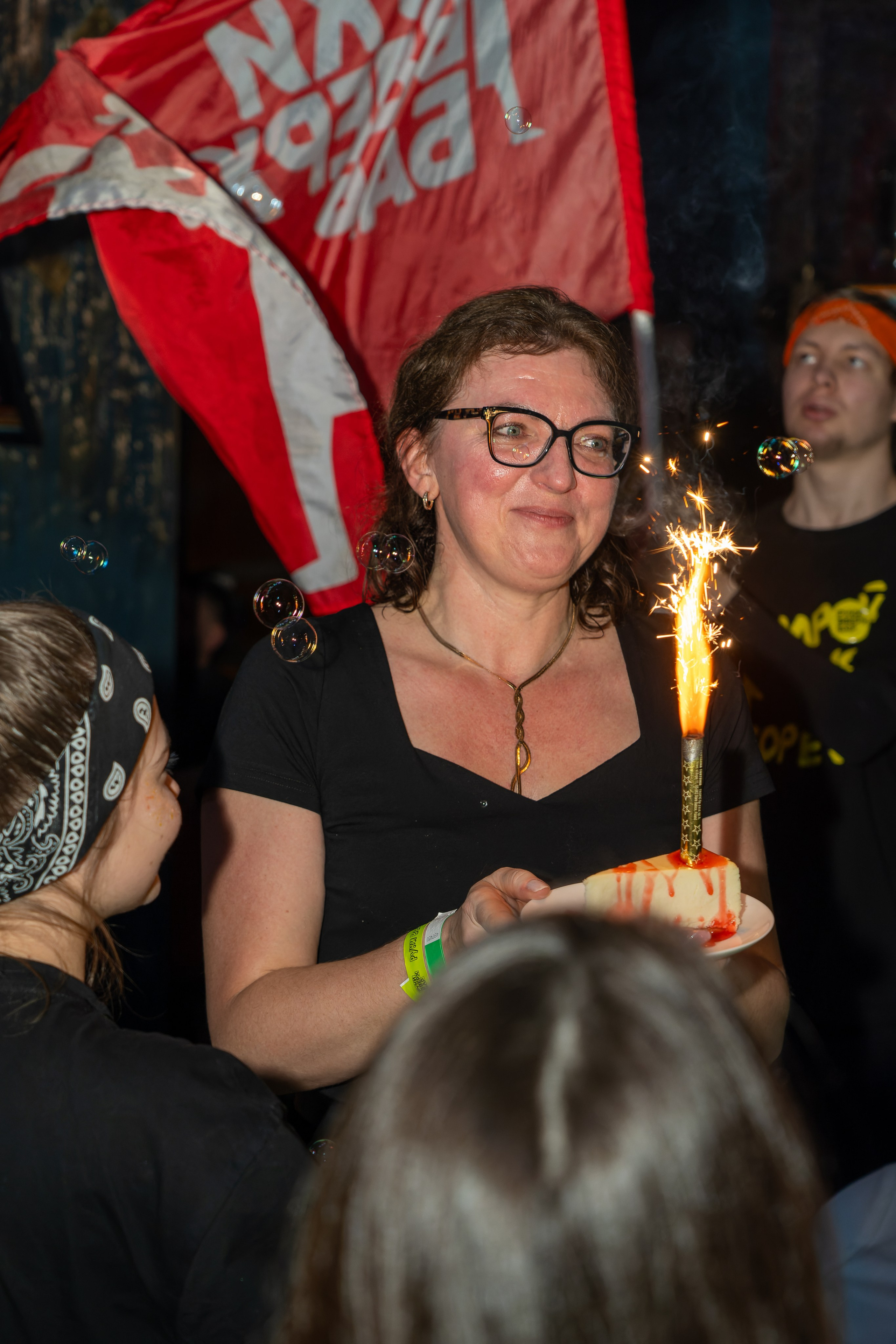 Съёмка в клубе, бар руки вверх, клубная фотосессия. «Студия DRONAVT`s» — видеосъёмка и фотография г. Москва