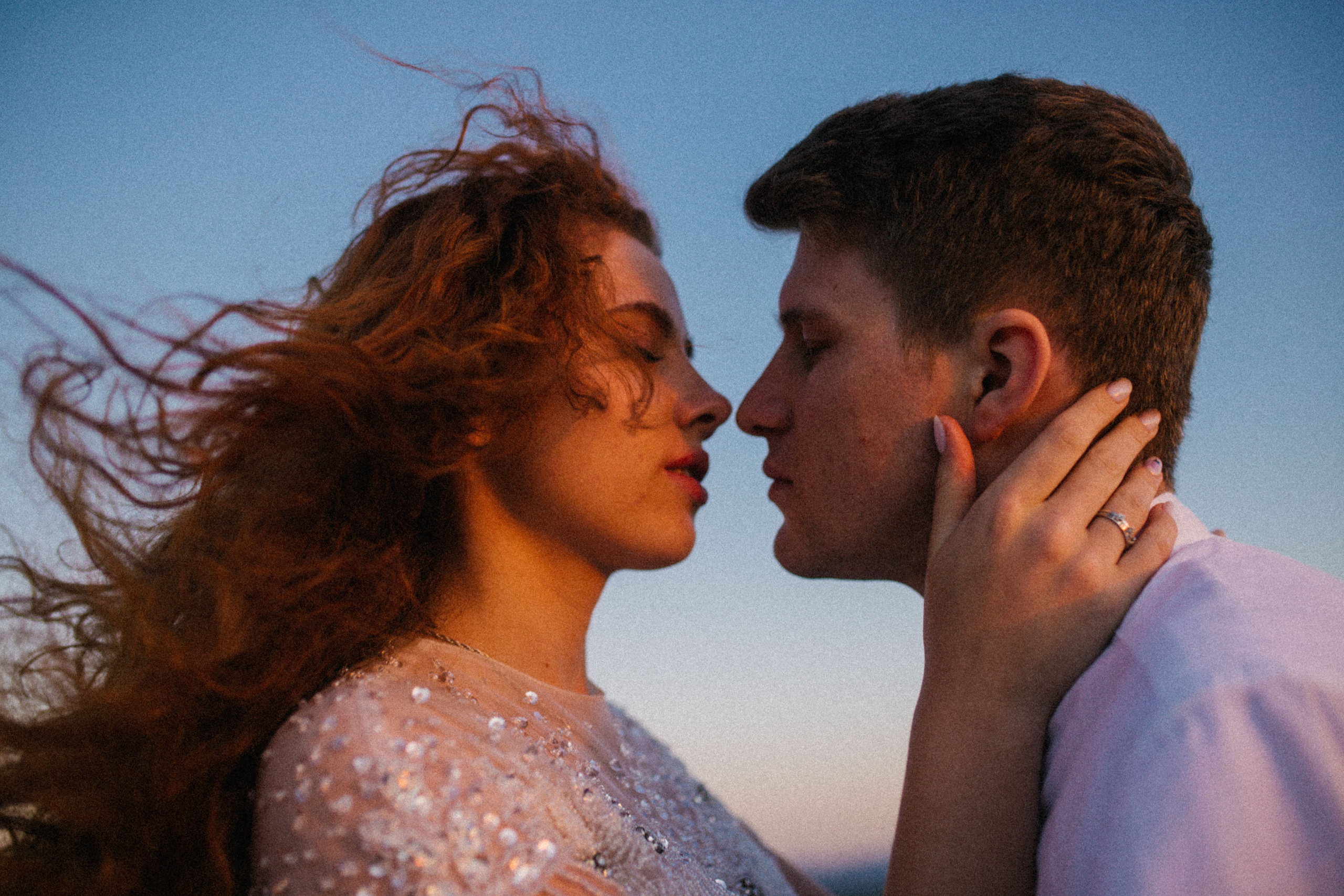 О чем ты думаешь, глядя на солнце. Свадебный и семейный фотограф в Варшаве