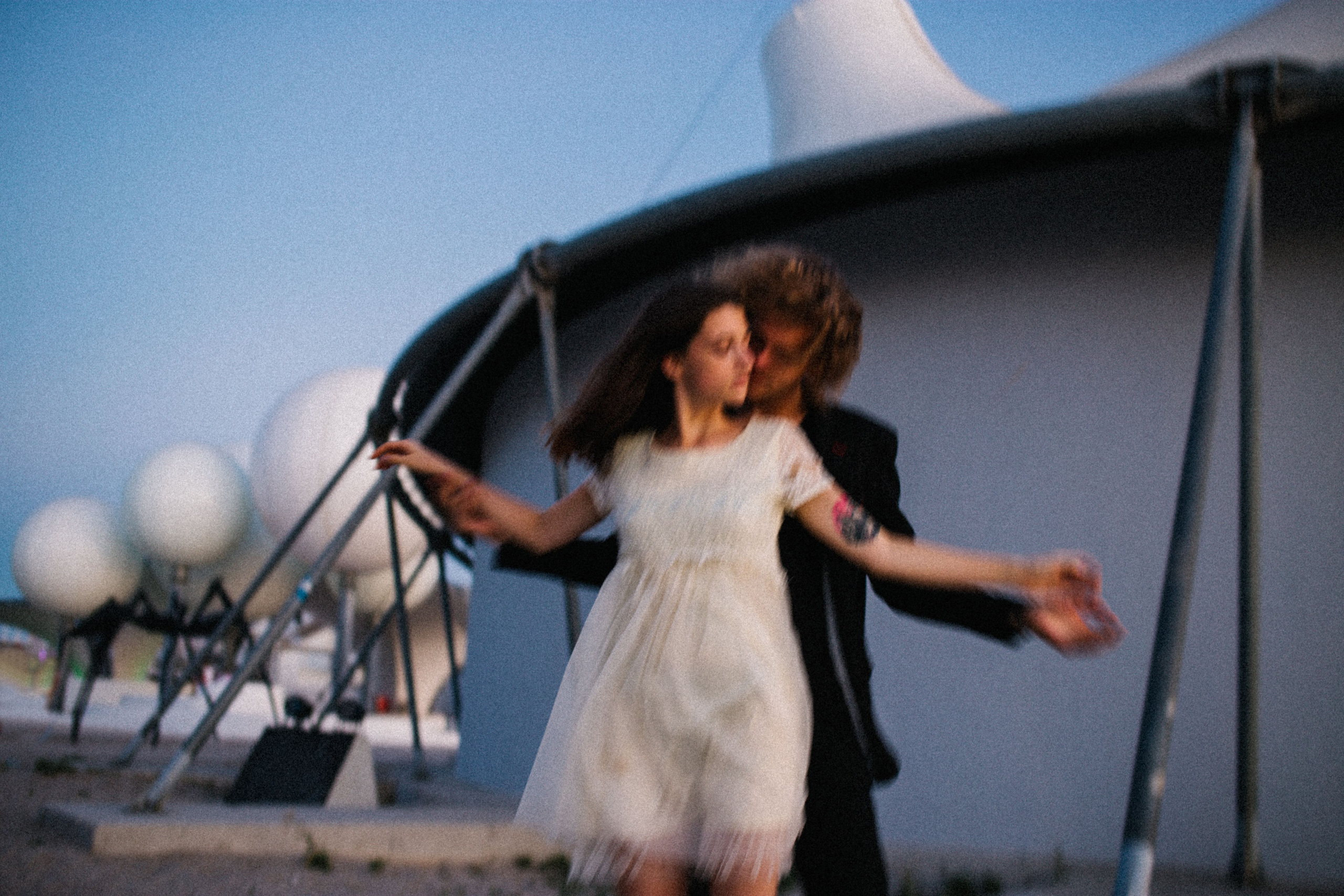 Твой город причудлив, как сон Дали. Свадебный и семейный фотограф в Варшаве