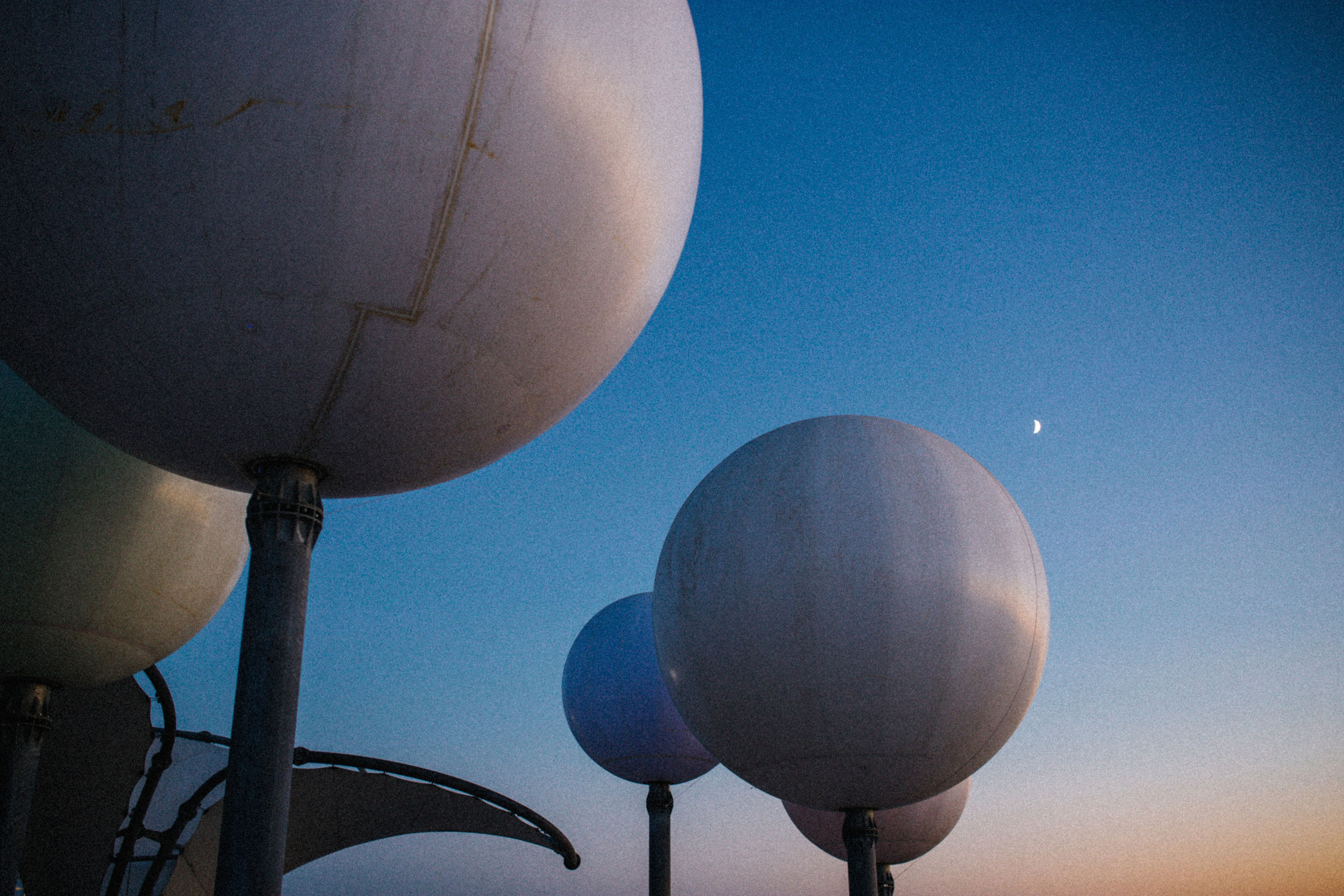 Твой город причудлив, как сон Дали. Свадебный и семейный фотограф в Варшаве