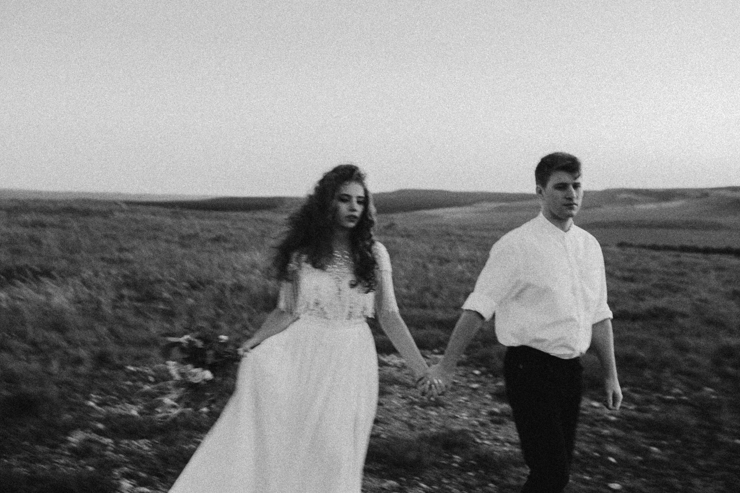 О чем ты думаешь, глядя на солнце. Свадебный и семейный фотограф в Варшаве