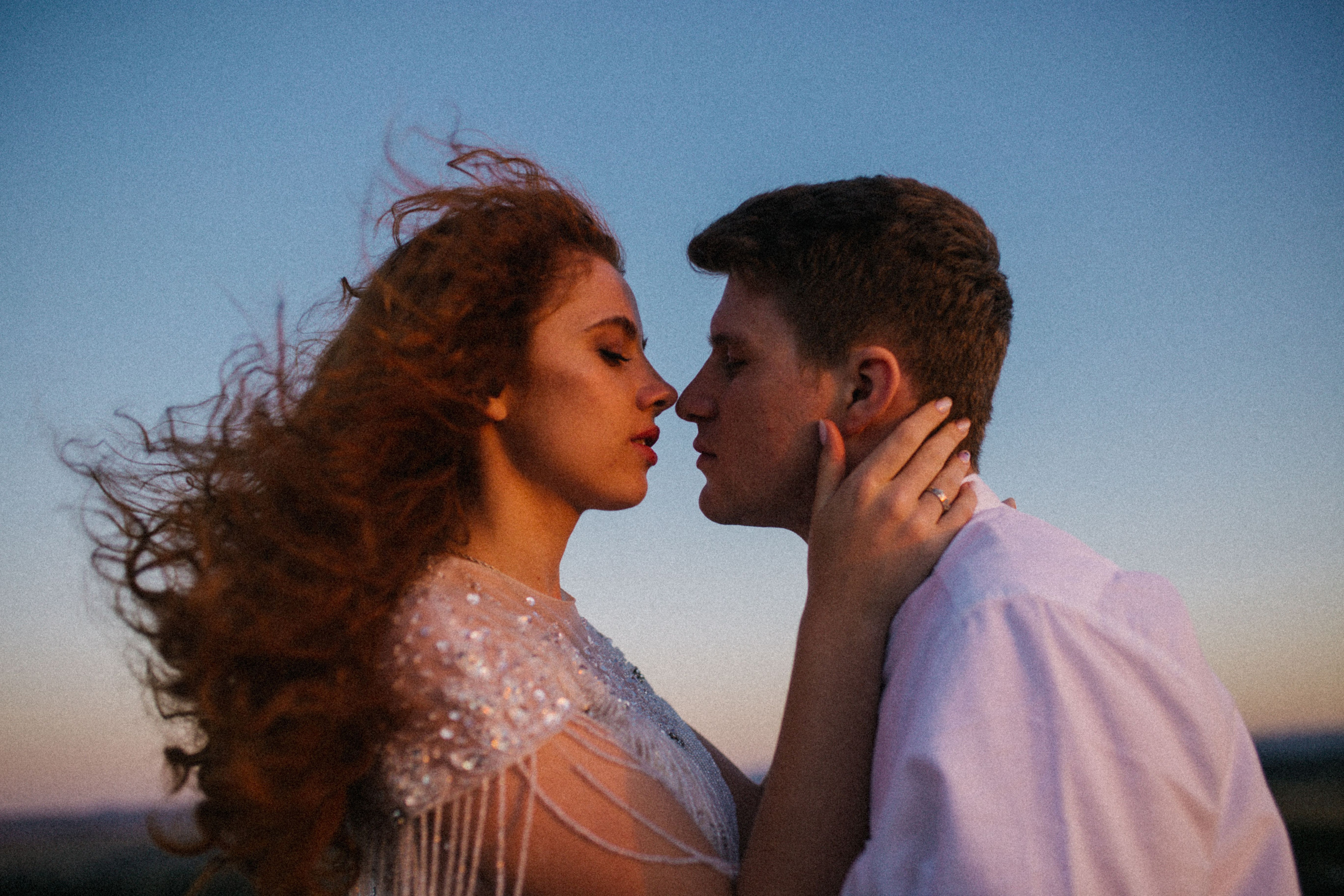 О чем ты думаешь, глядя на солнце. Свадебный и семейный фотограф в Варшаве