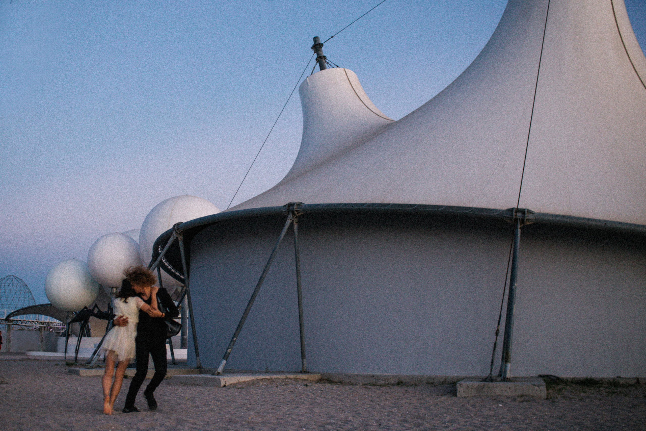 Твой город причудлив, как сон Дали. Свадебный и семейный фотограф в Варшаве