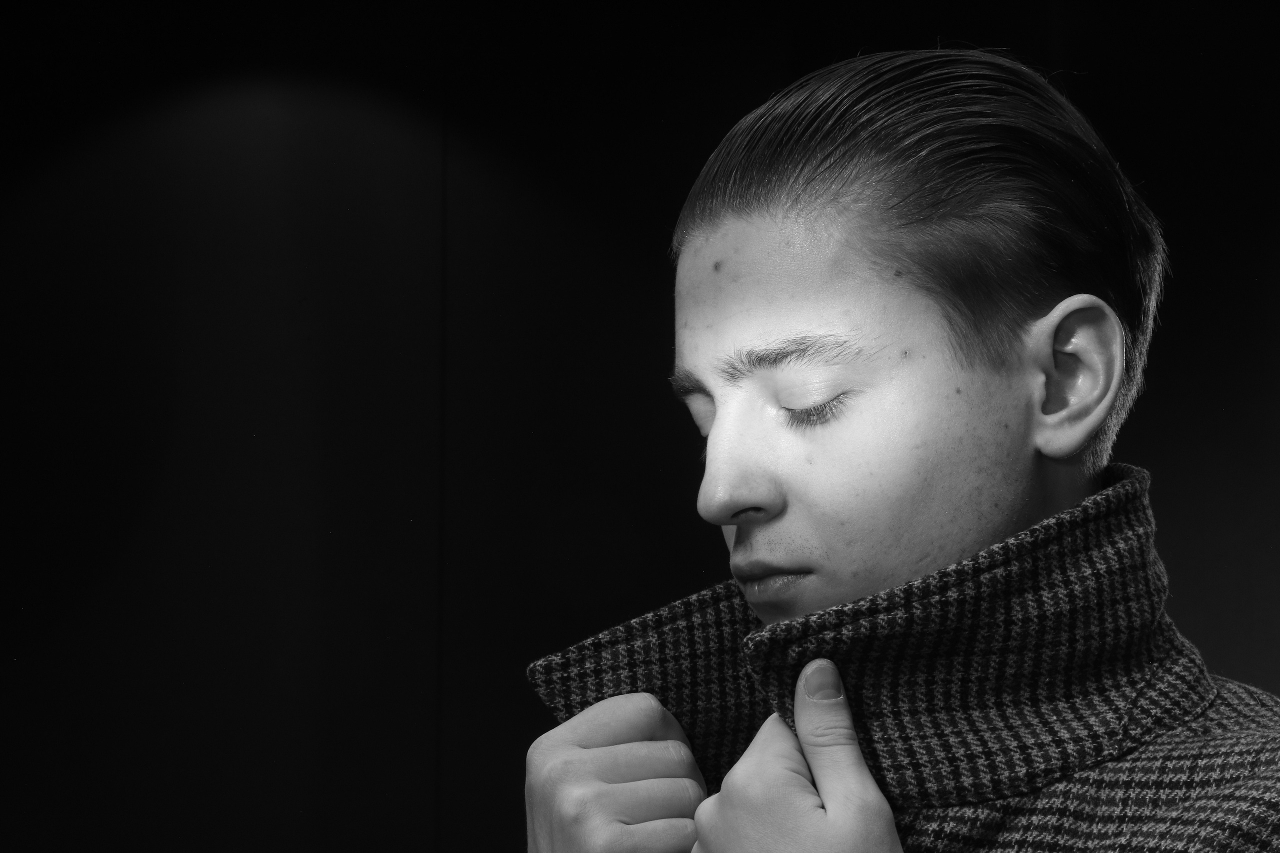 Alone. IDI V KADR | DRAMA QUEEN