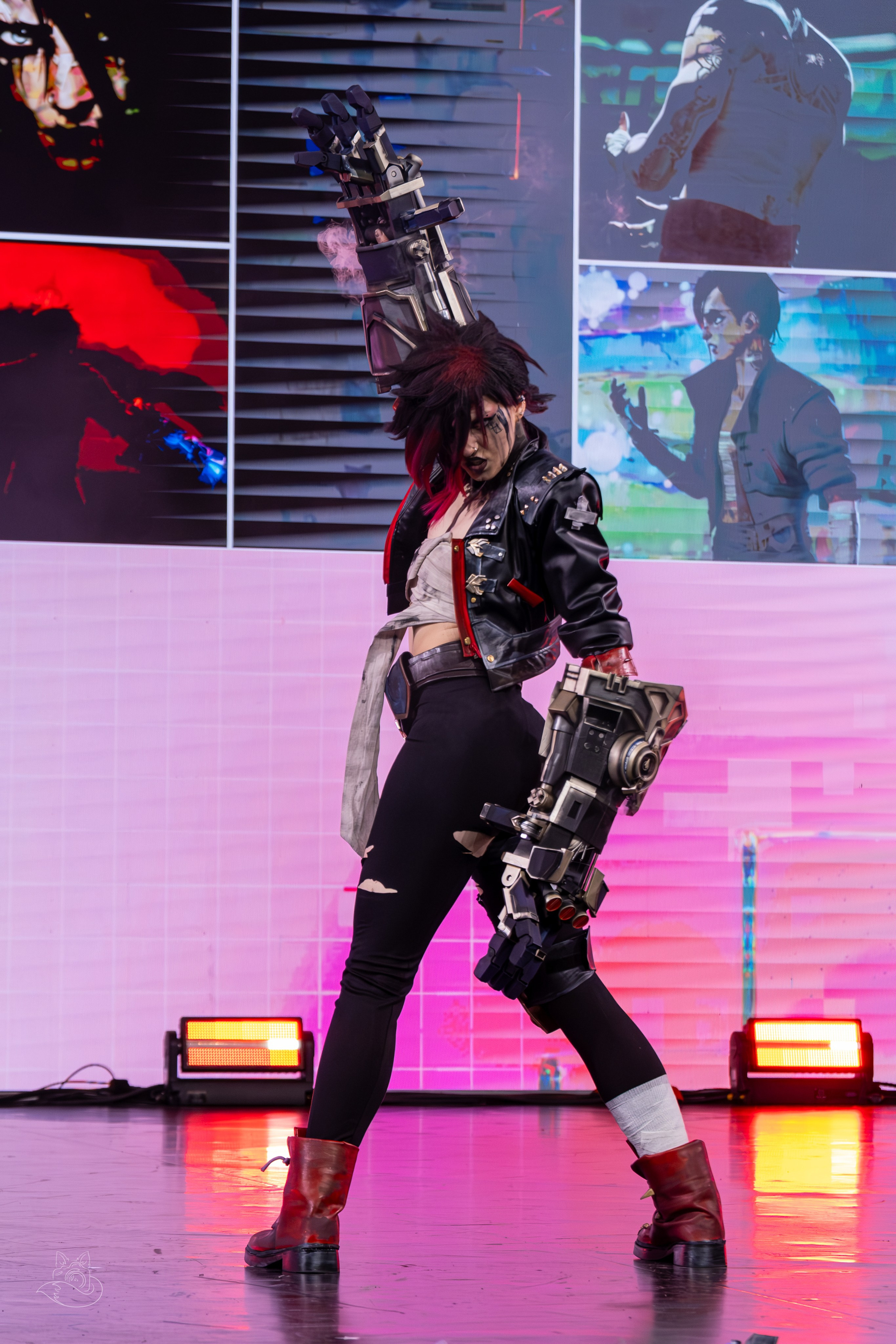 Сцена РЭД ЭКСПО 2024. Косплей фотограф