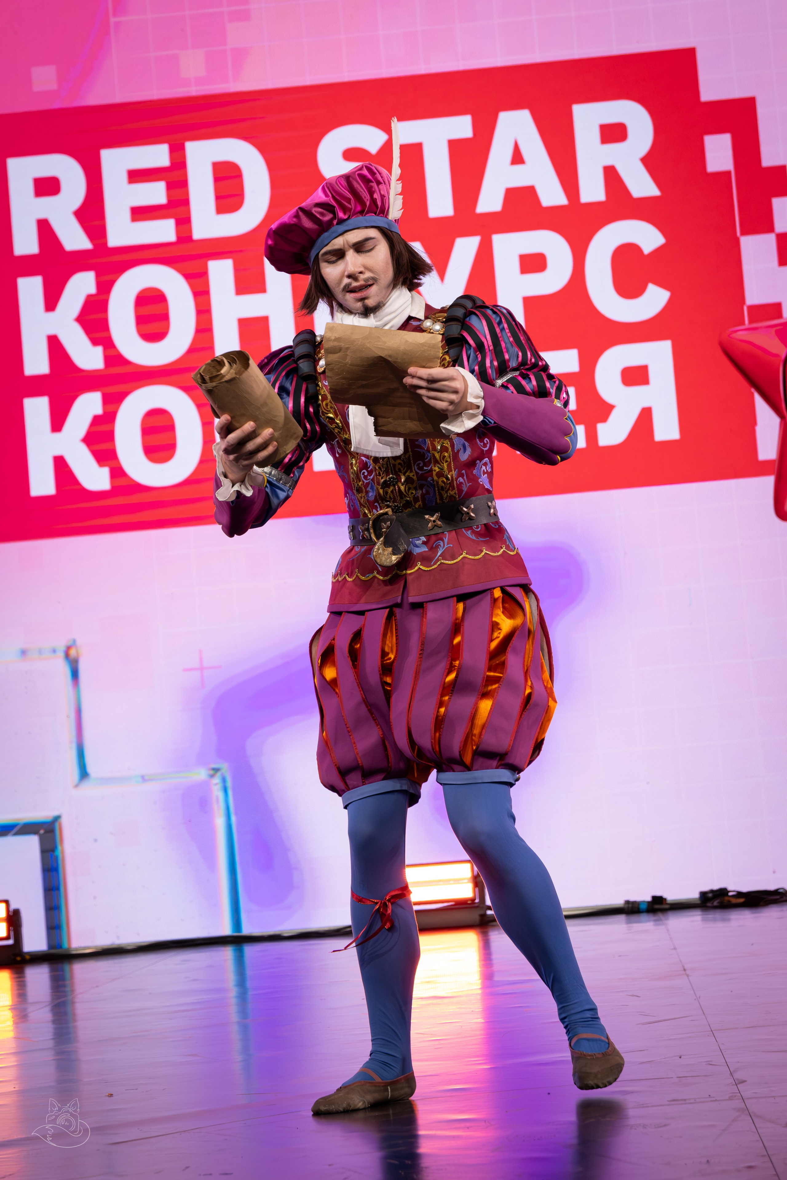 Сцена РЭД ЭКСПО 2024. Косплей фотограф