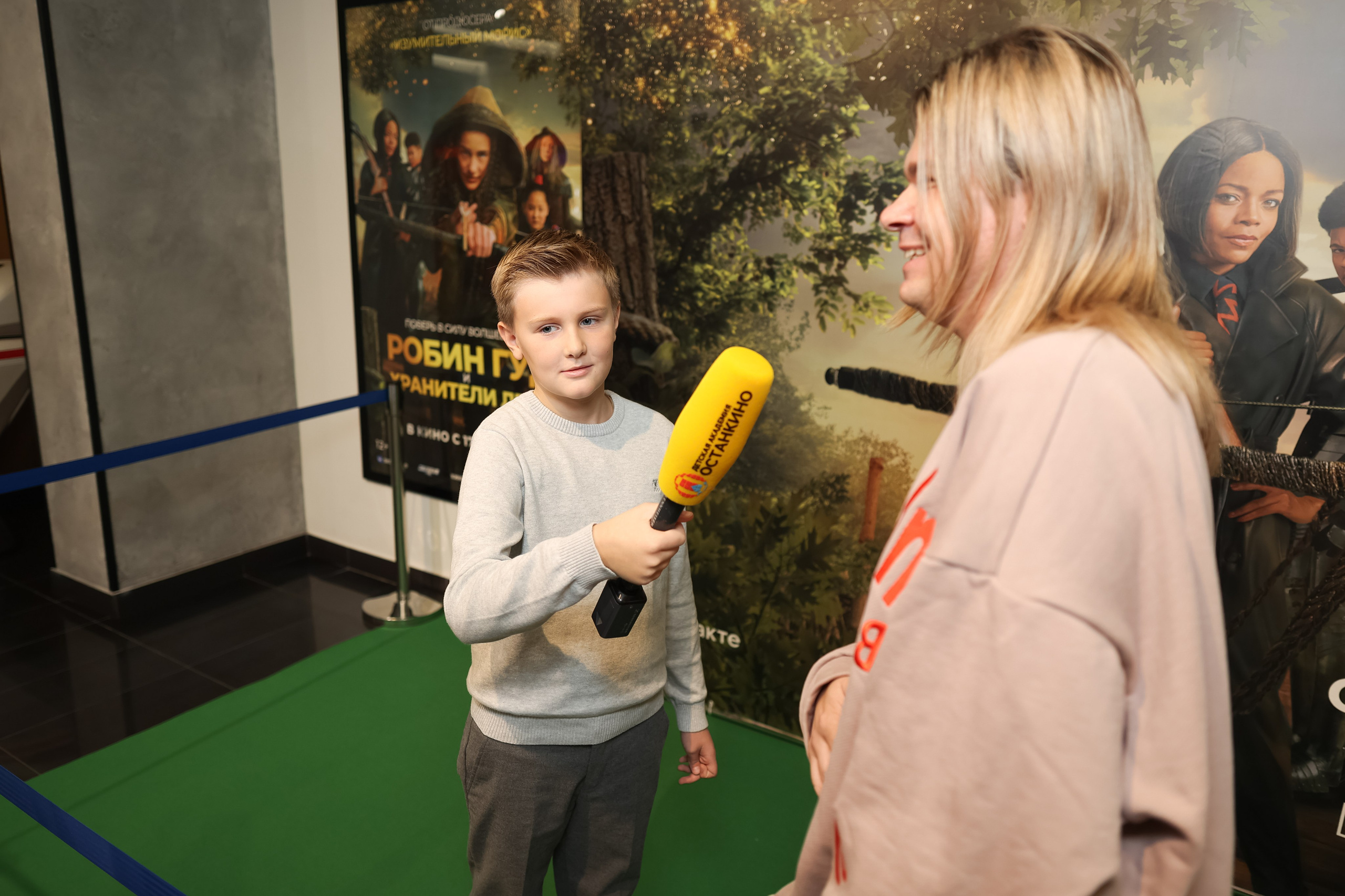 Школа «Останкино» на премьере Робин Гуд. Репортажный фотограф видеограф в Москве Ольга Плаксина