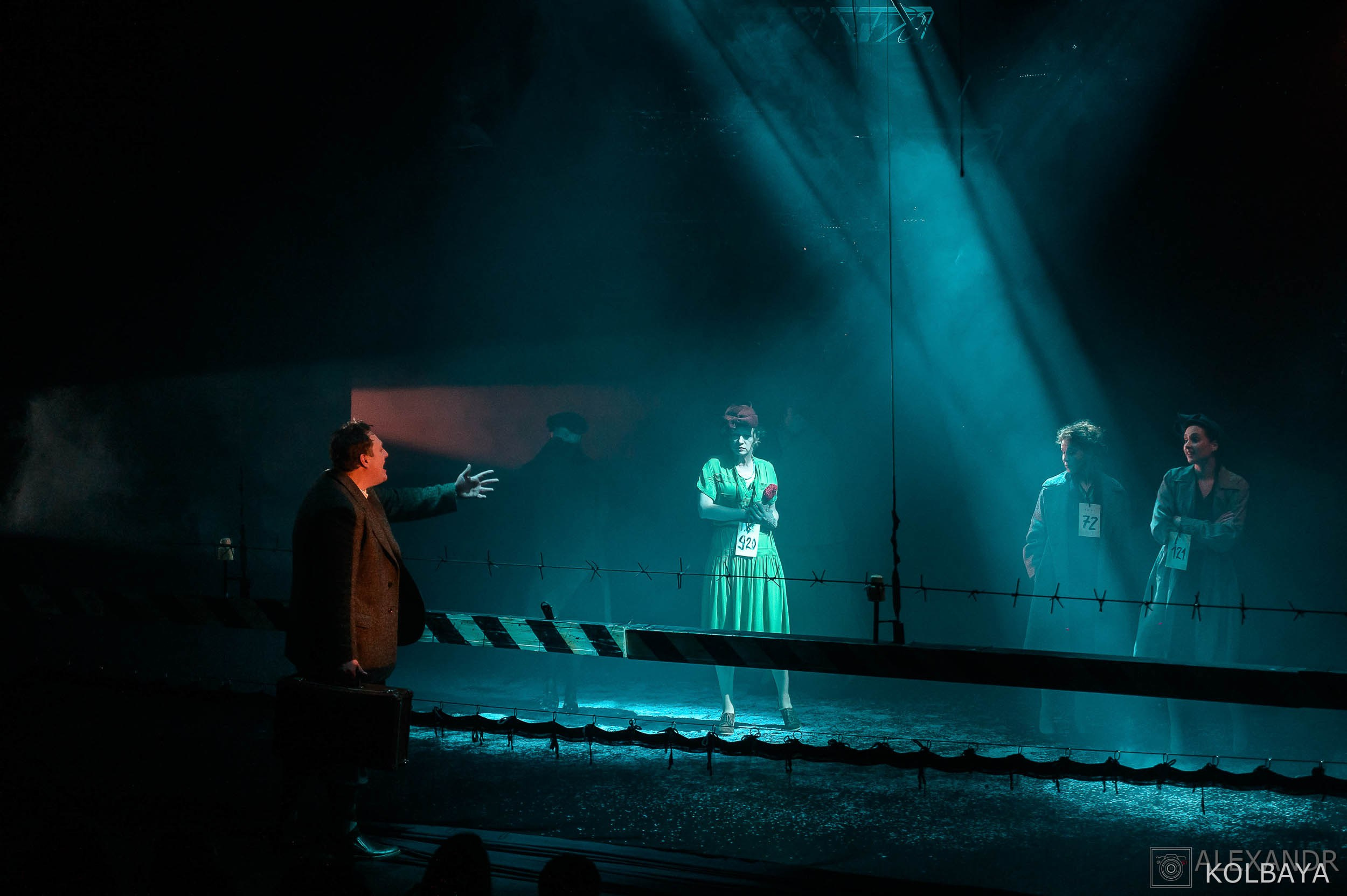 Фоторепортаж со спектакля Ночь в Лиссабоне в театре Модерн. Концертный и театральный репортажный фотограф в Москве Александр Колбая