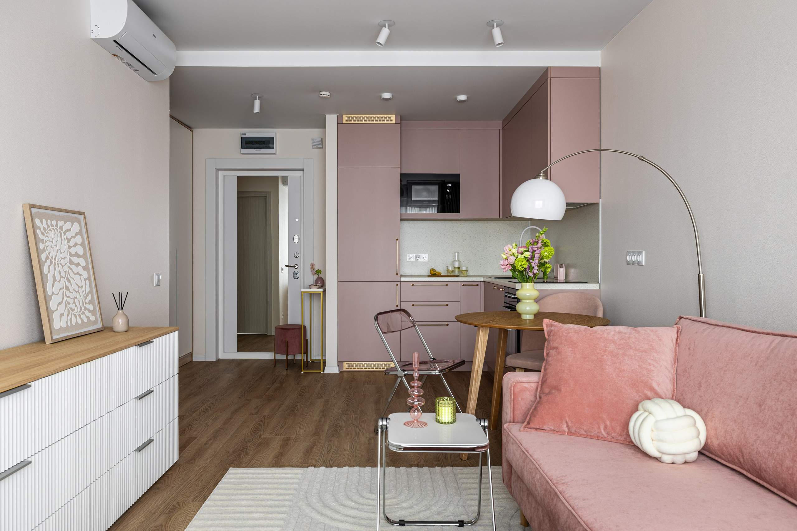 Леденцовый контемпорари с элементами глэм-софт. Veselinskiy| Интерьерный фотограф | Москва