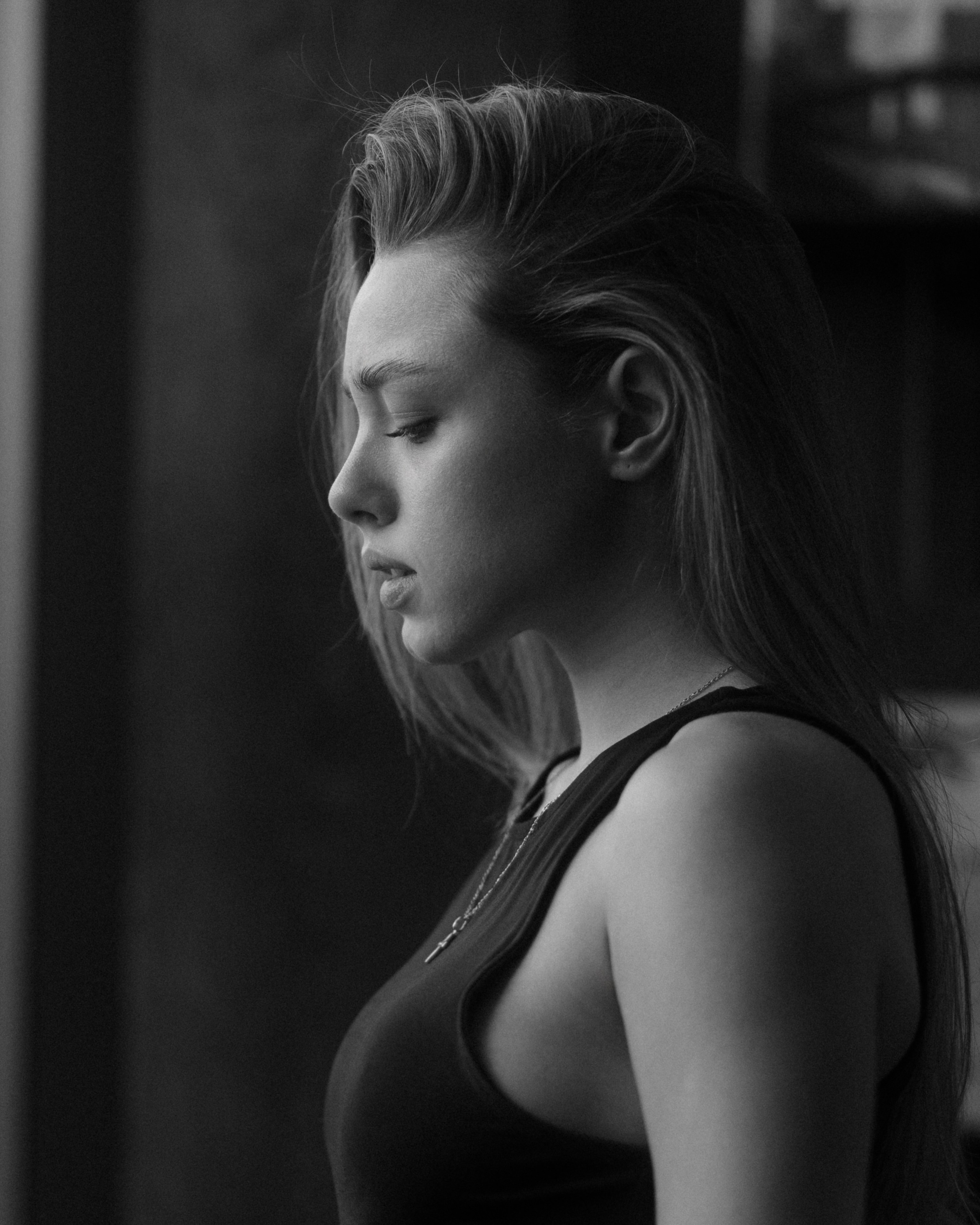 Women's street photo shoot at the Tashigo Hotel in Kazan