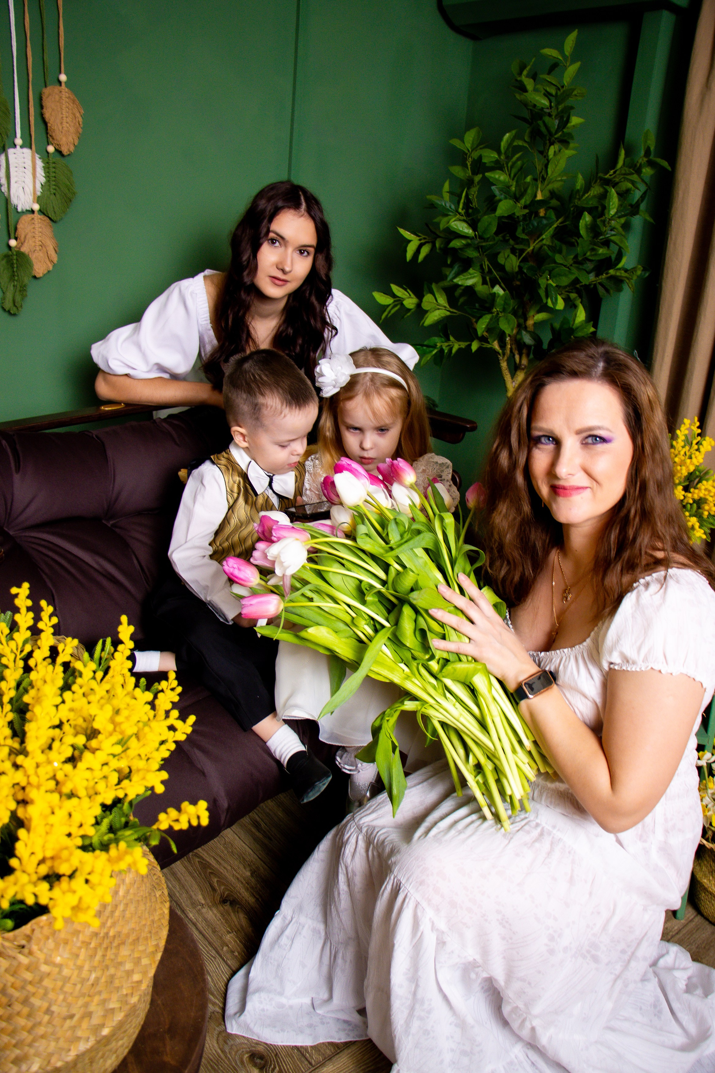 Семейная съемка с мимозой. Фотограф Татьяна Матрос