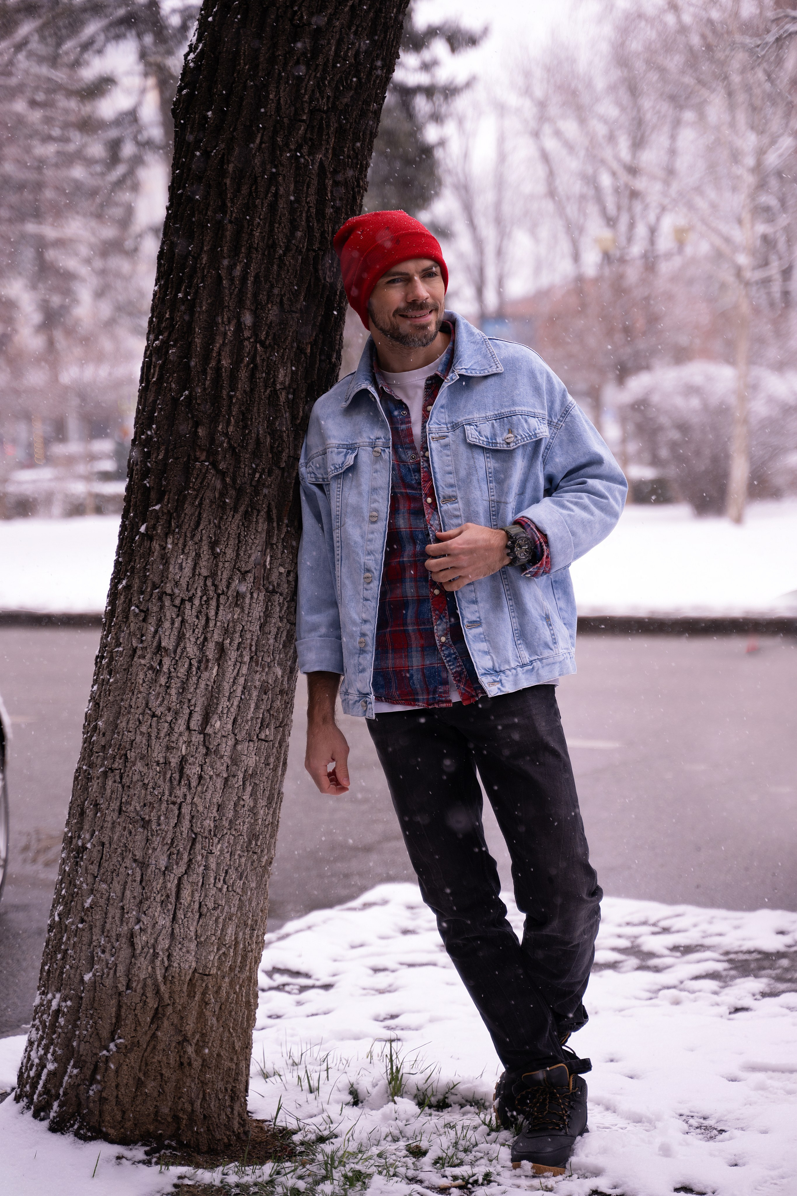 Красавчик в кафе. Главная