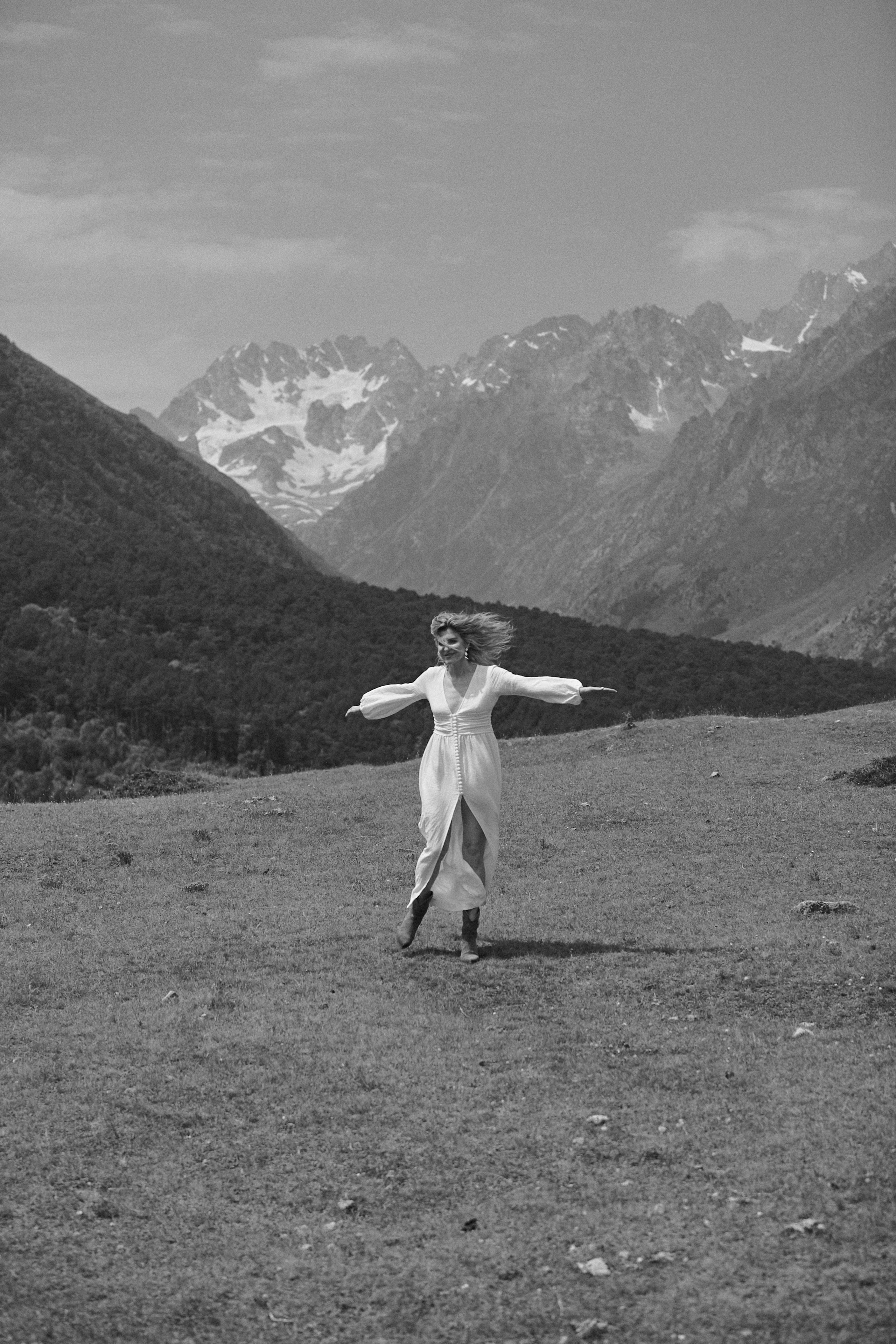 Фотосессия у водопада в Кабардино-Балкарии. Фотограф Продюсер в горах КБР / Москва  Нальчик Горы