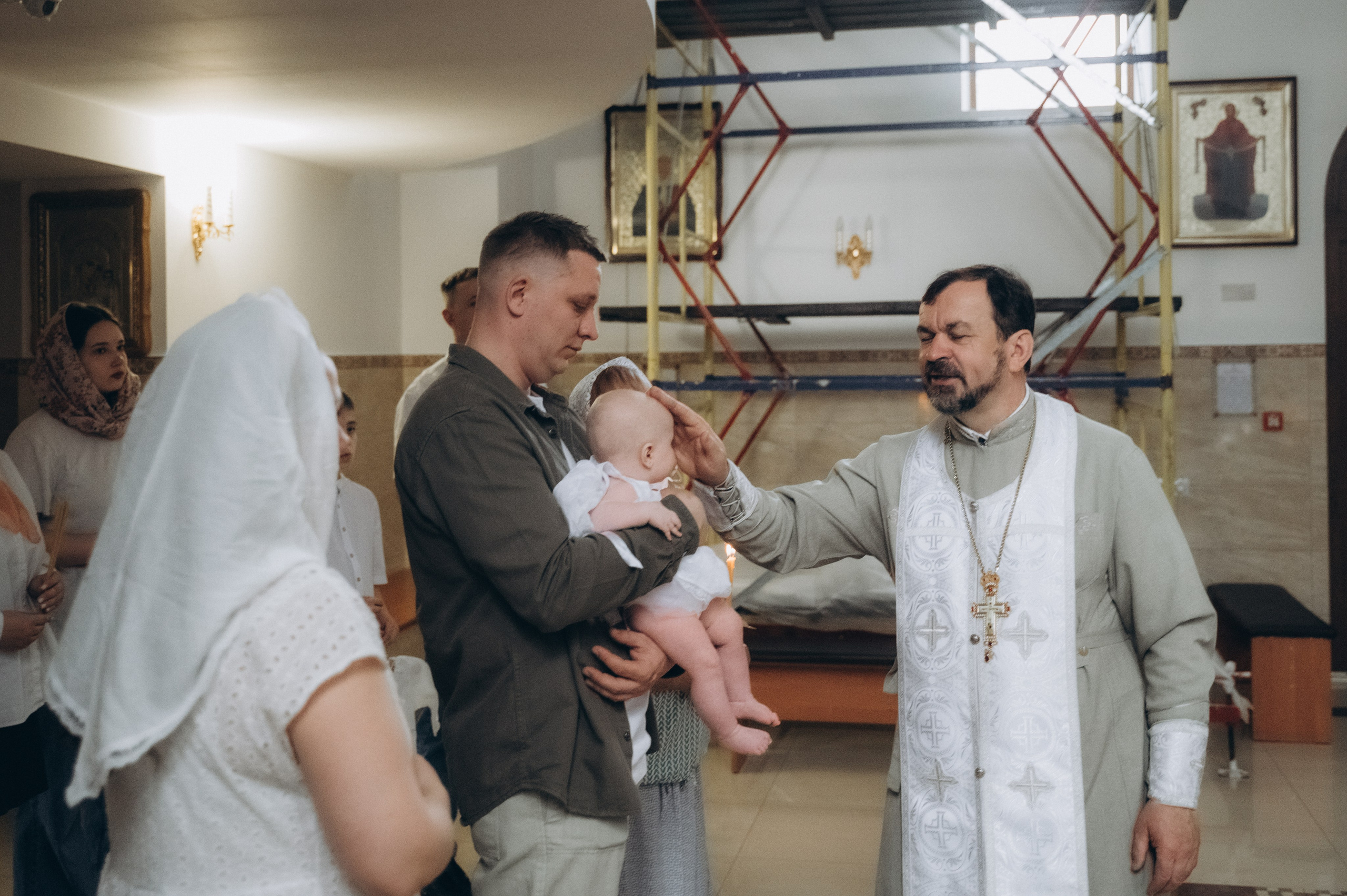 Крещение Корнелии (ХРАМ СВЯТИТЕЛЯ ЛУКИ КРЫМСКОГО). Семейный фотограф в Минске Дарья Дреко