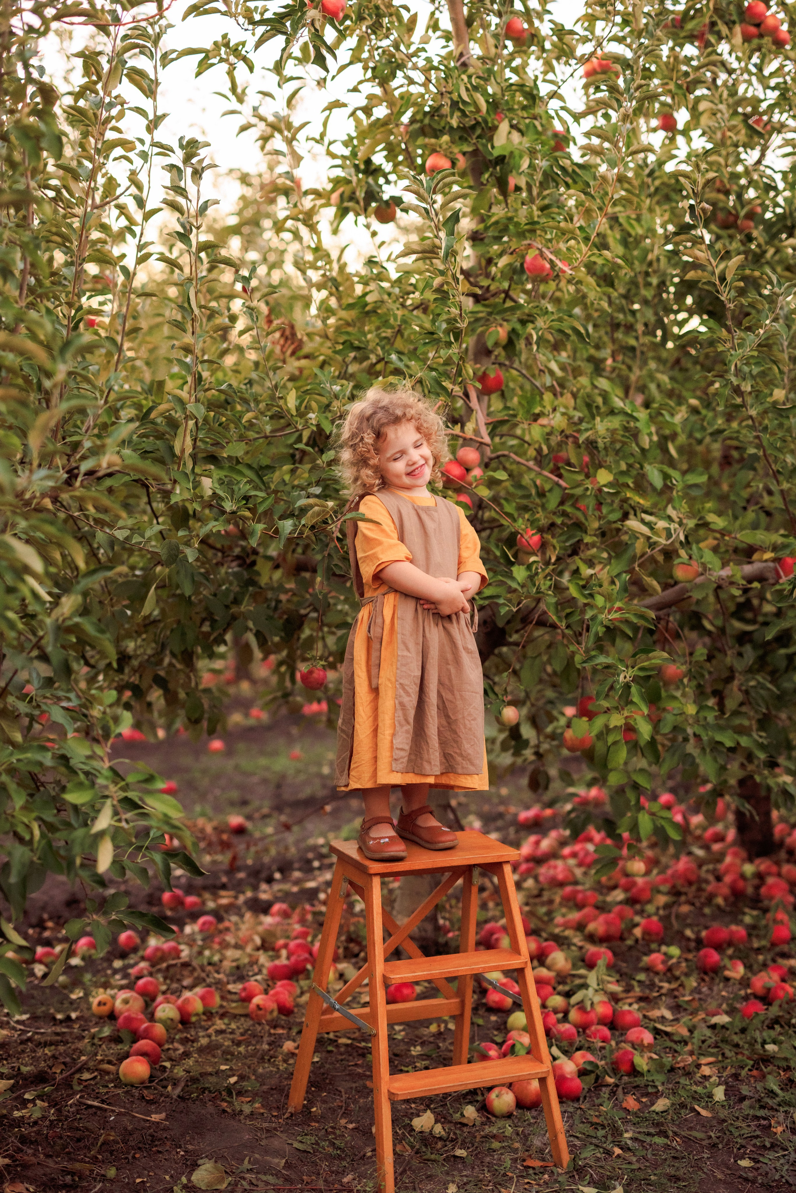 Семейная фотосессия в Яблоневом саду. Семейный и детский фотограф в Краснодаре Анна Трашкова