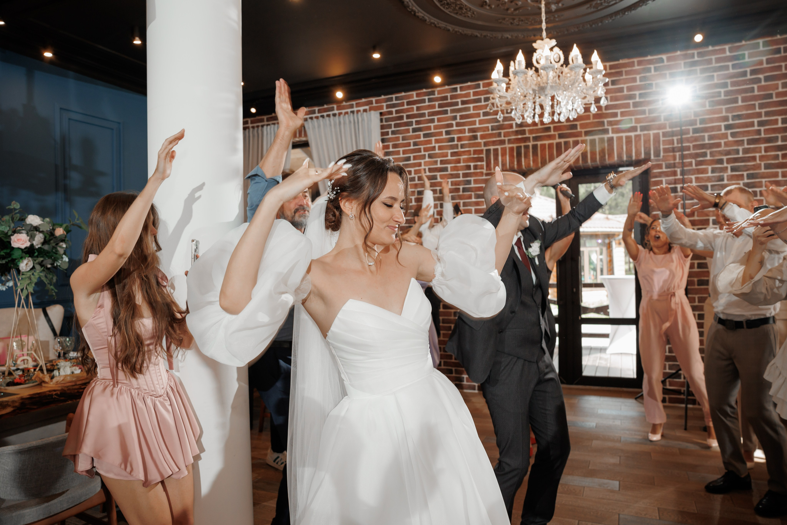 Полина и Дмитрий, загородный клуб «Барин», ЗАГС в г. Пушкино. Свадебный и репортажный фотограф (Москва, Королев и другие)