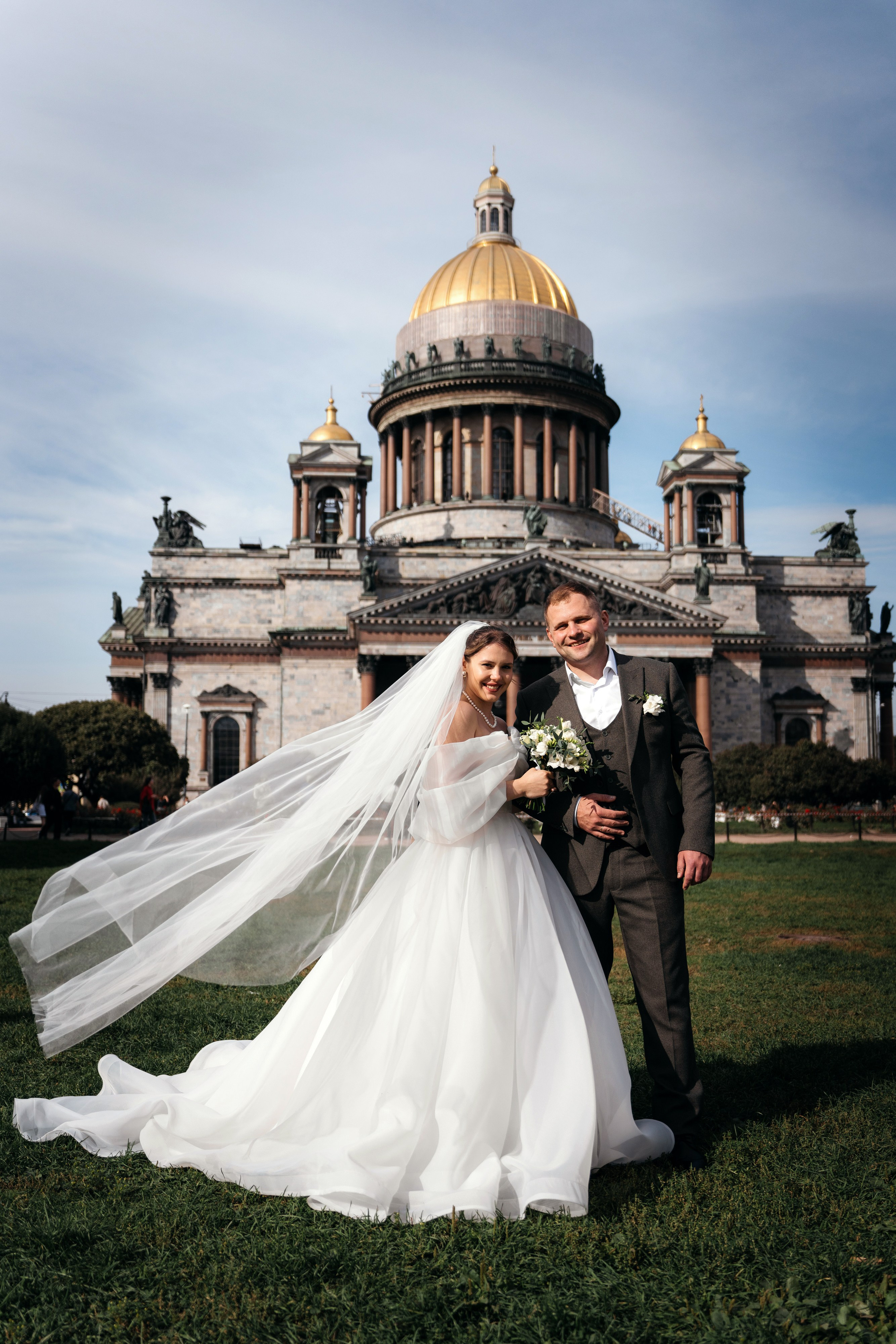 Свадебная фотосессия рядом с Исаакиевским собором