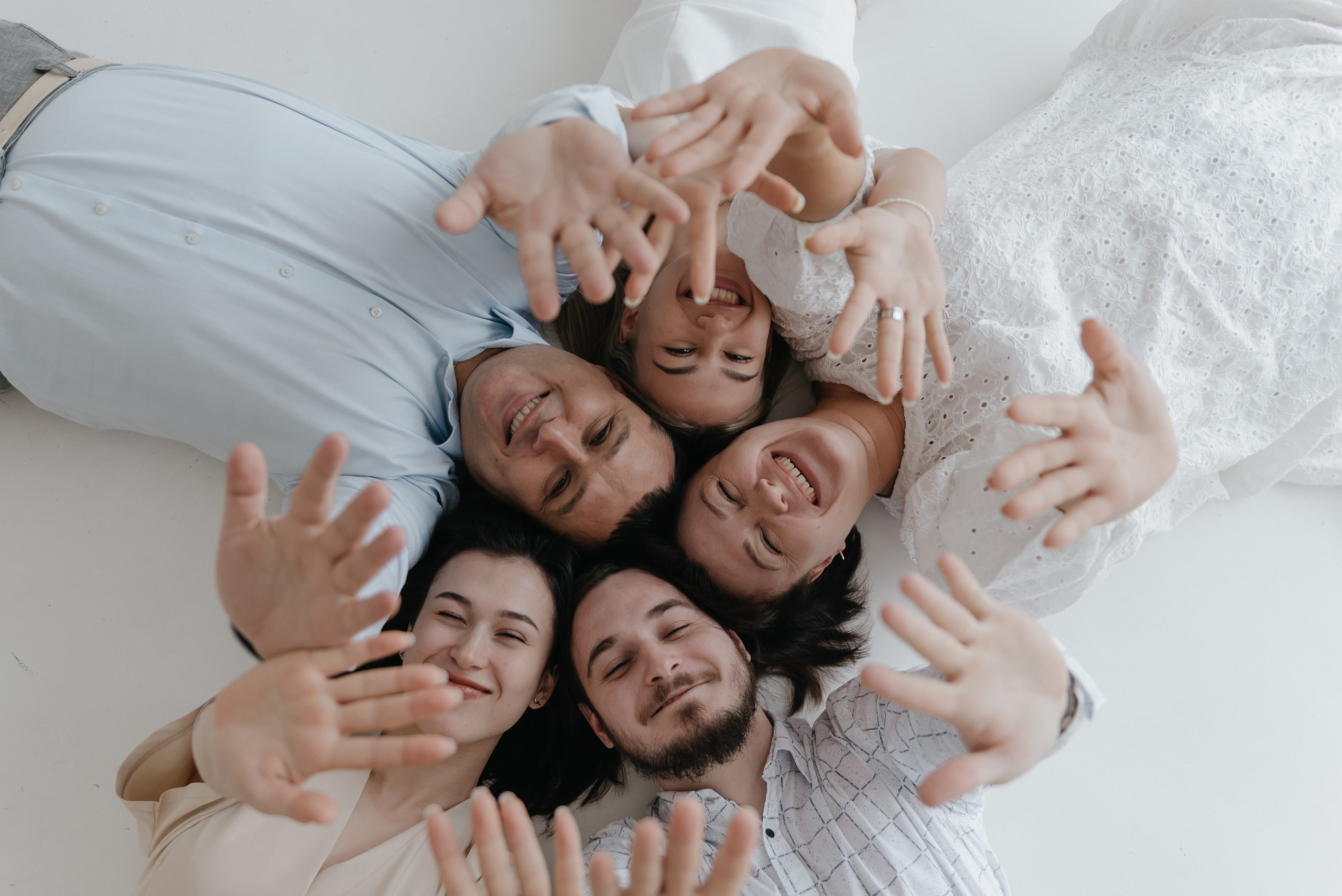 В студии большой семьёй